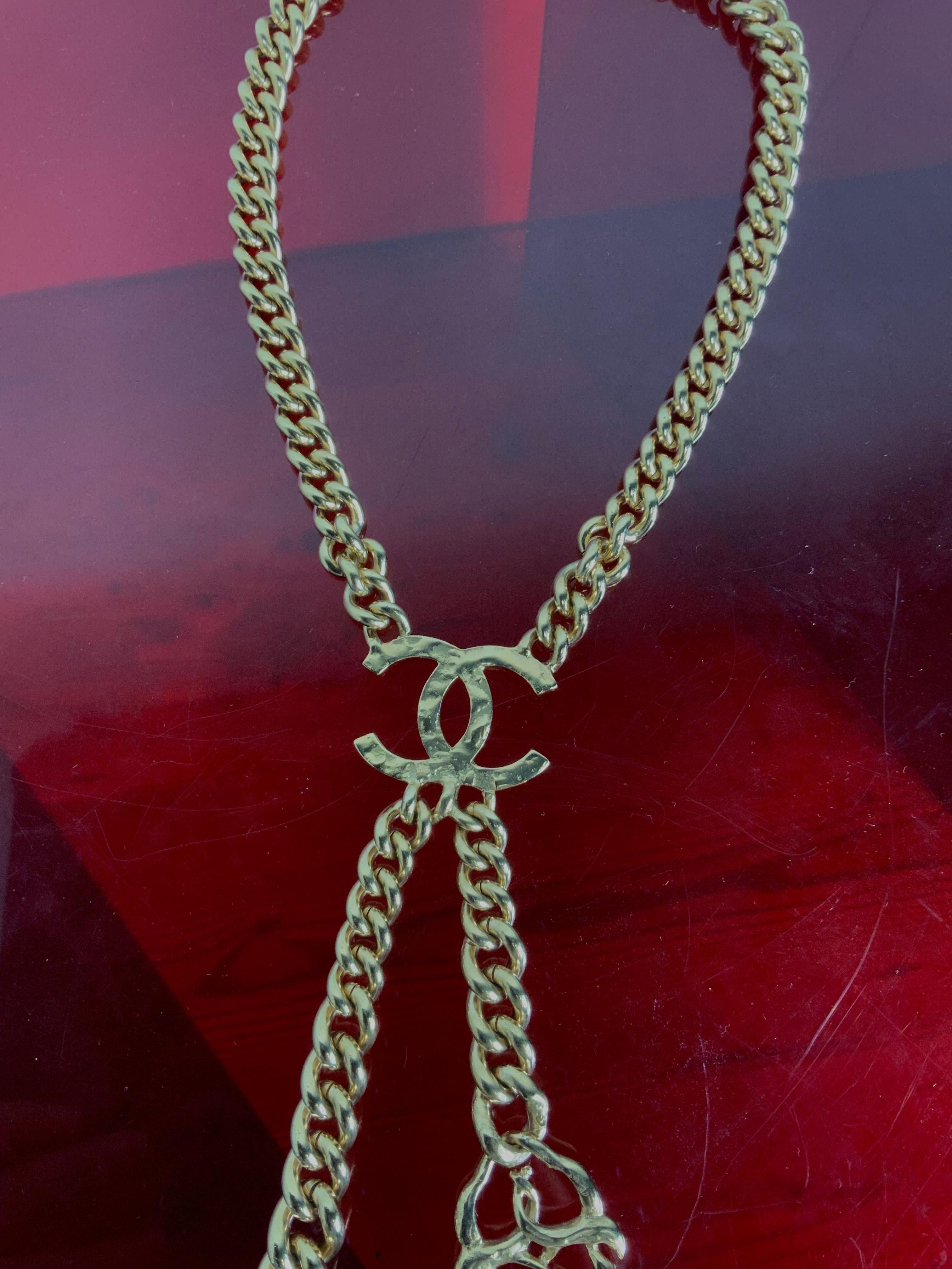 Chanel Luxus-Halskette aus goldenem Metall und Perlen 5