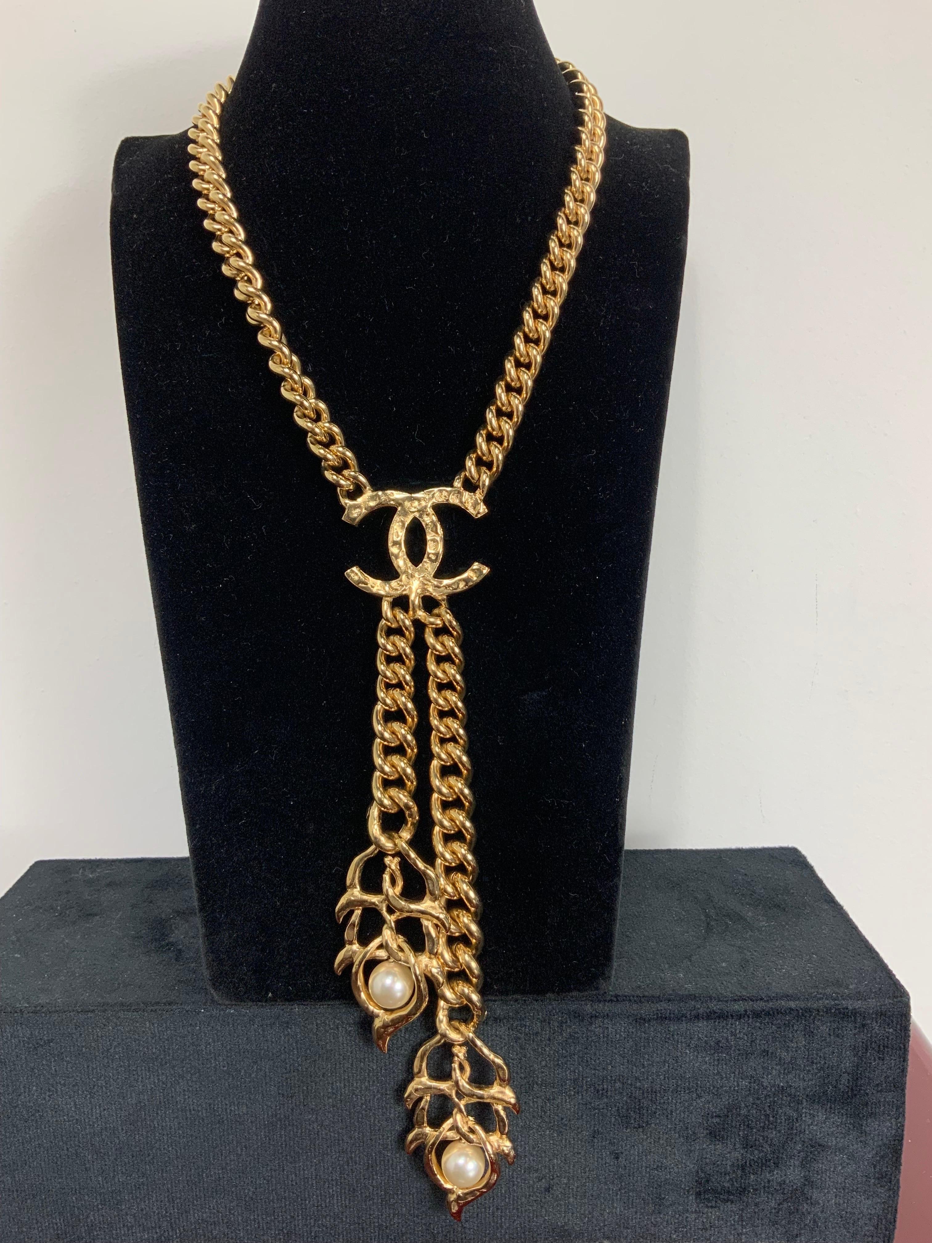 Chanel Luxus-Halskette aus goldenem Metall und Perlen (Beige)