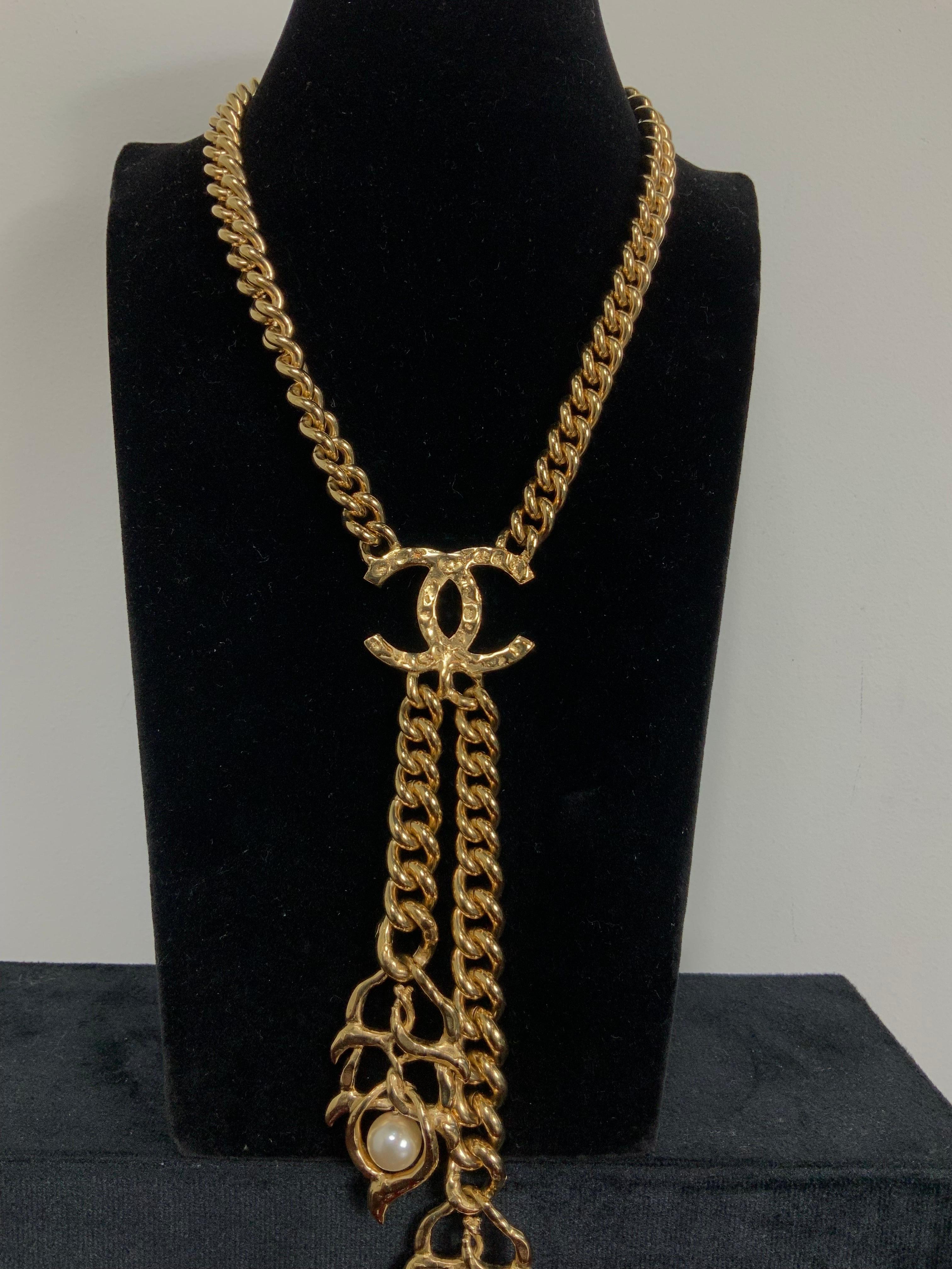 Women's or Men's Chanel luxury golden metal and pearl necklace  For Sale