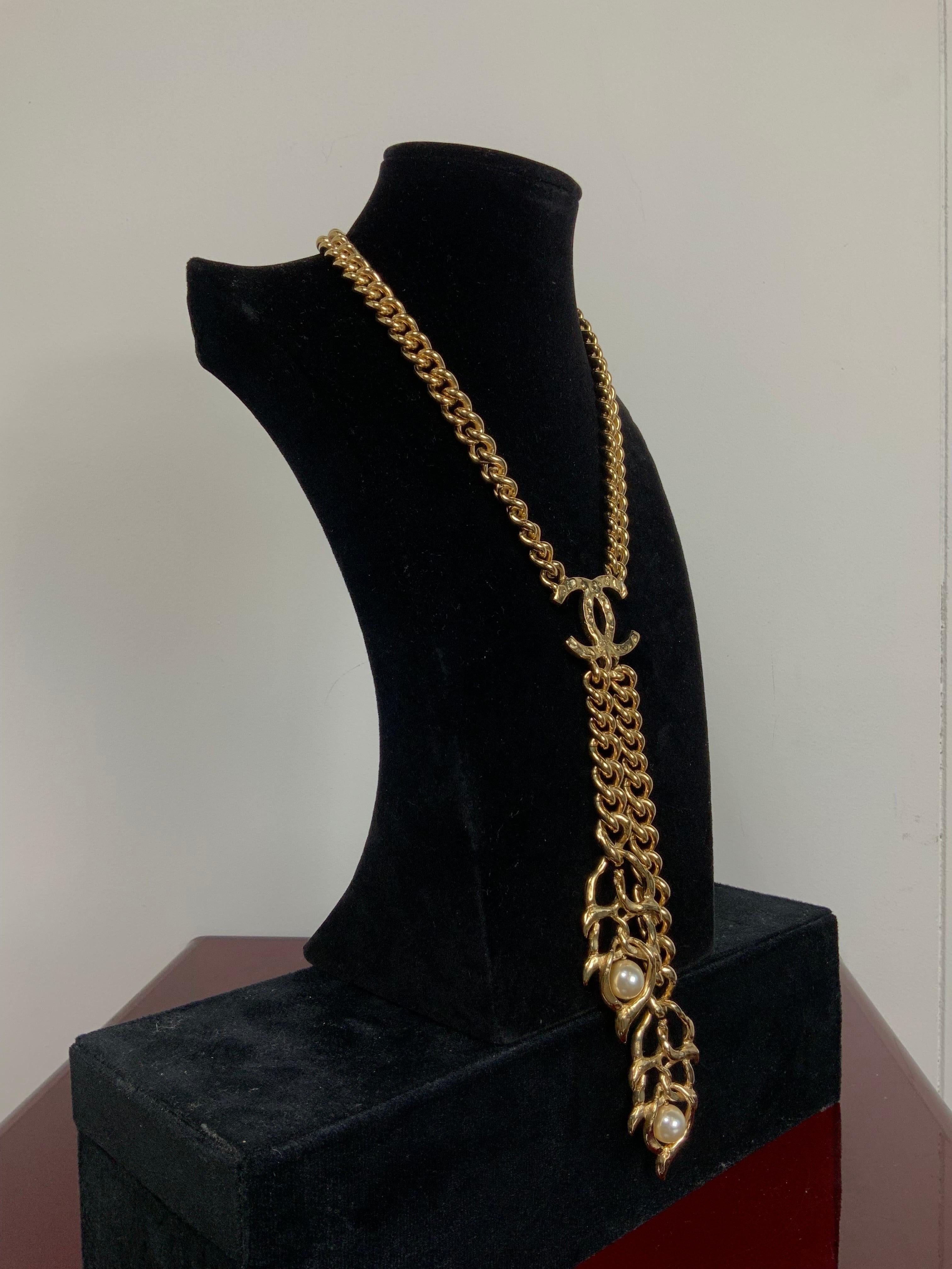 Chanel Luxus-Halskette aus goldenem Metall und Perlen 1