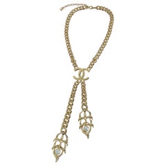 Chanel luxury golden metal and pearl necklace