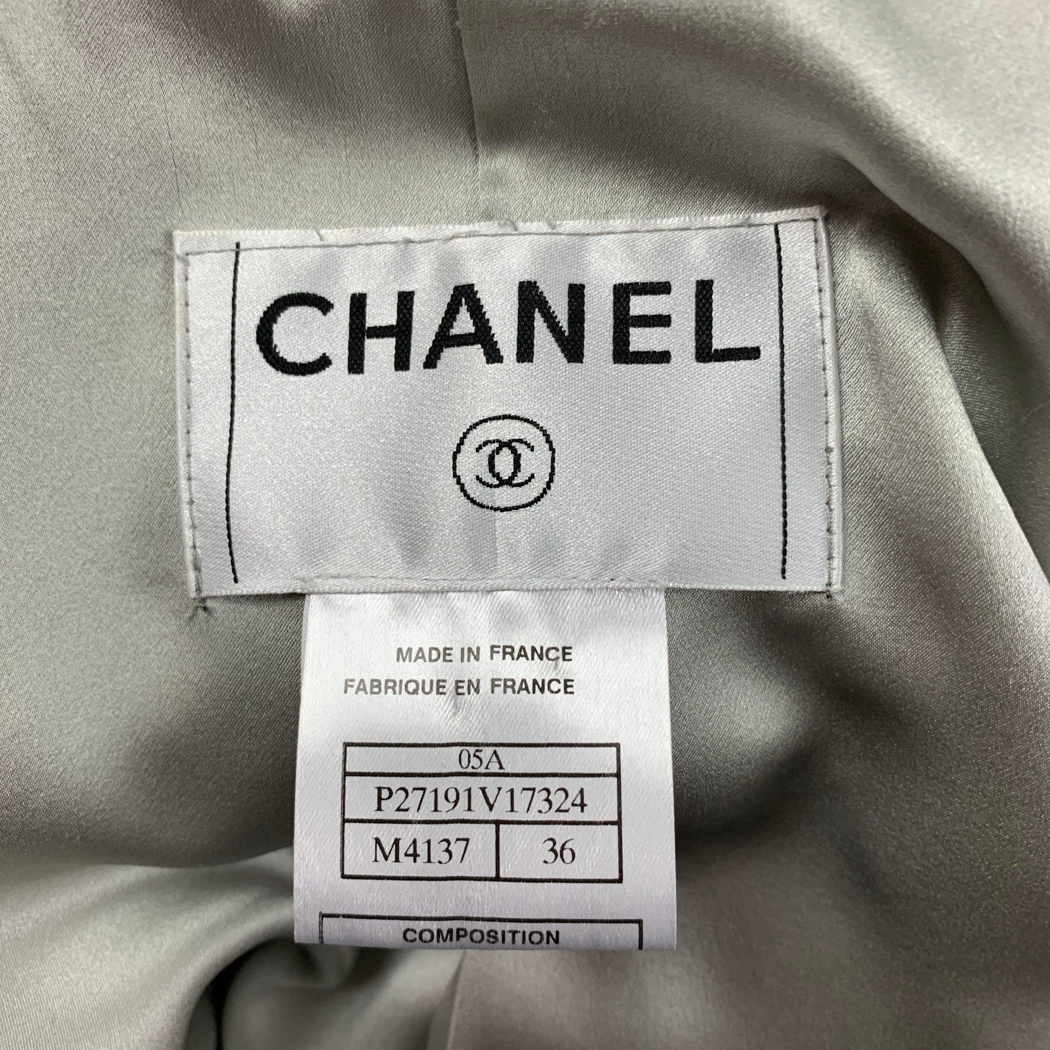 CHANEL M4137 05A Size 4 Purple Grey Boucle Metallic Skirt Jacket Set For Sale 5