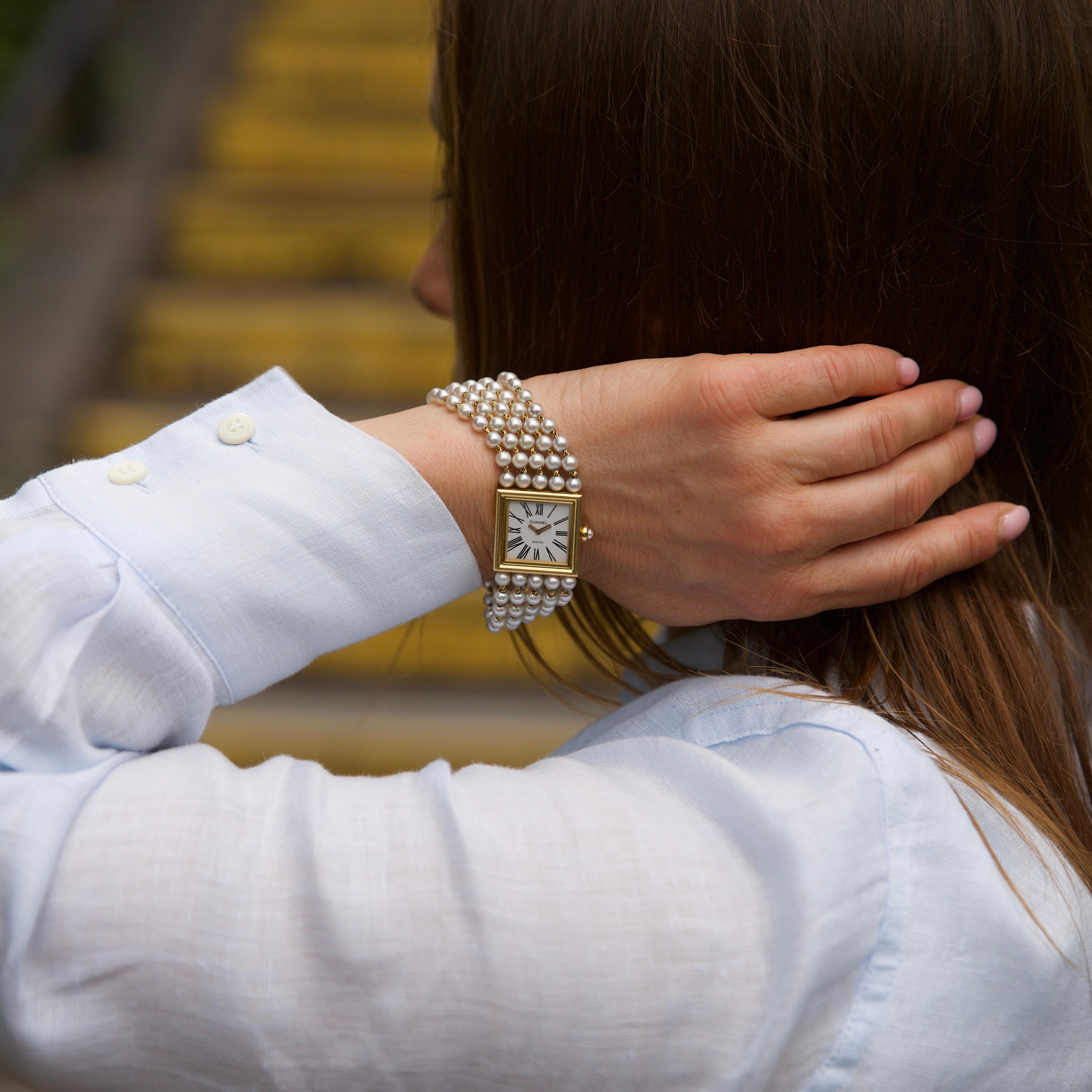 Chanel Mademoiselle Bracciale in oro giallo 18kt e perle coltivate Quarzo in vendita 7