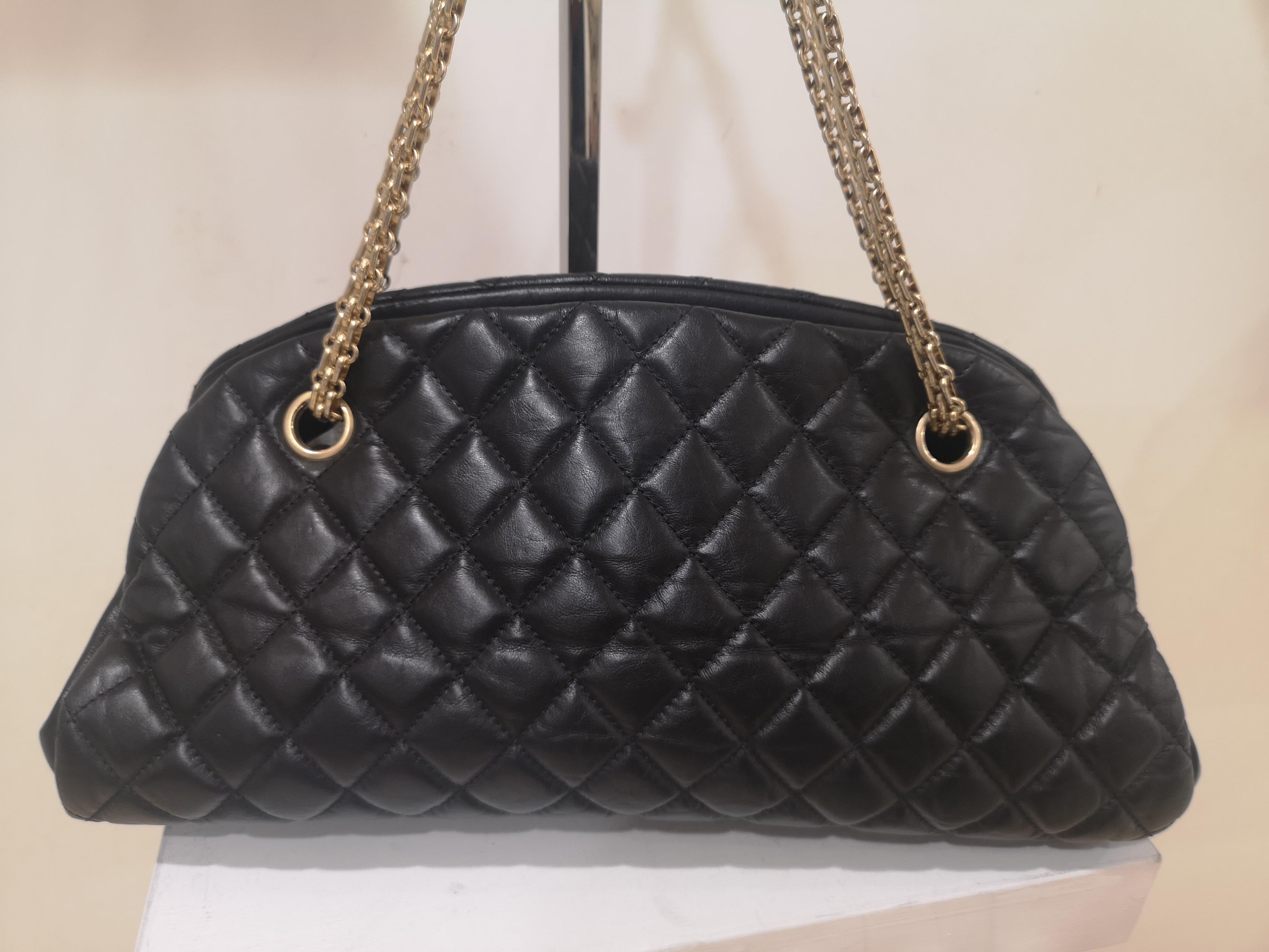 Chanel mademoiselle black leather shoulder bag In Good Condition In Capri, IT