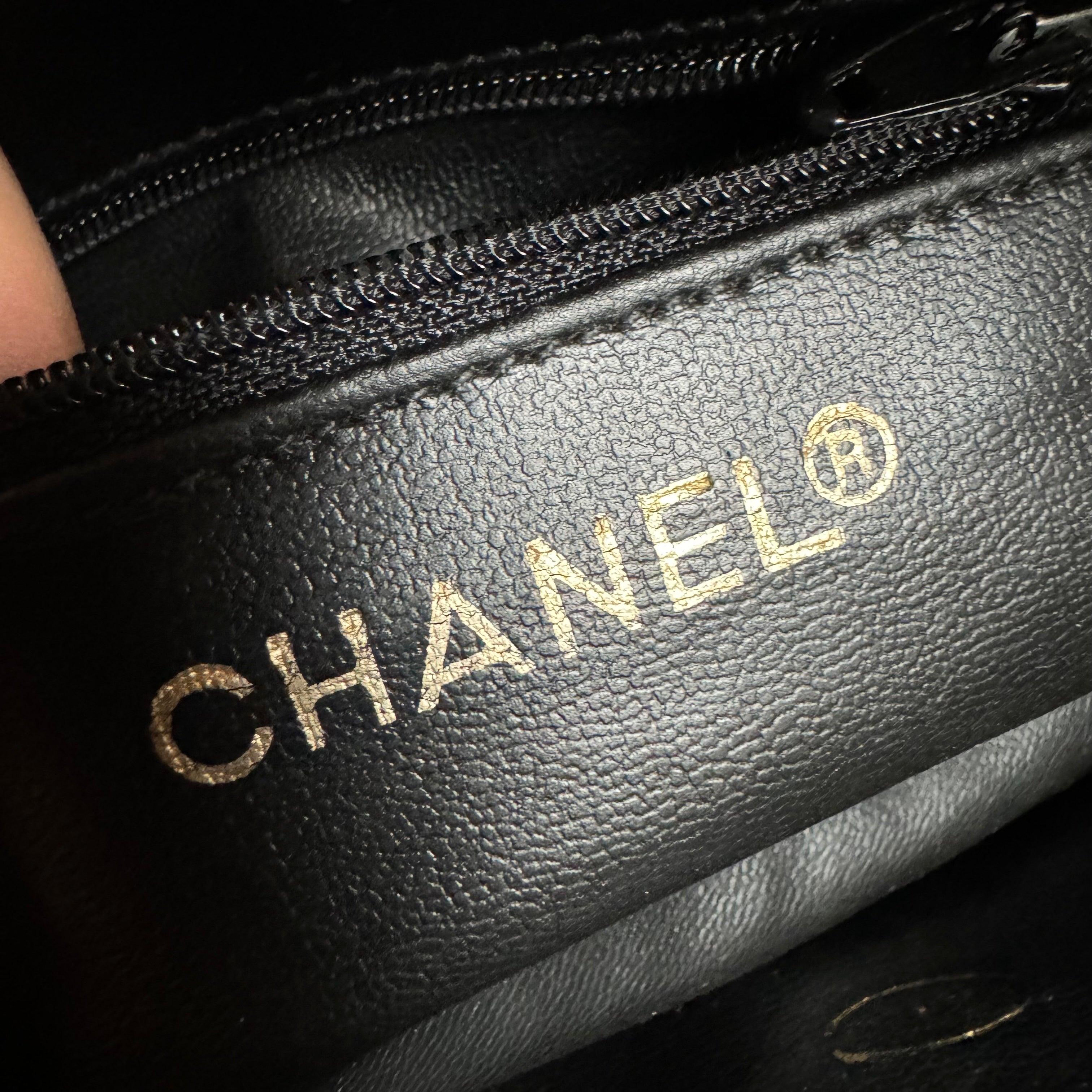 Chanel Mademoiselle Camera Bag Black Double Gold Chain, 1986-1988 For Sale 16