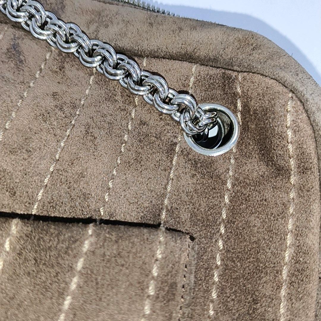 Chanel Mademoiselle Borsa fotografica cioccolato marrone scamosciato catena d'argento 2005-2006 13