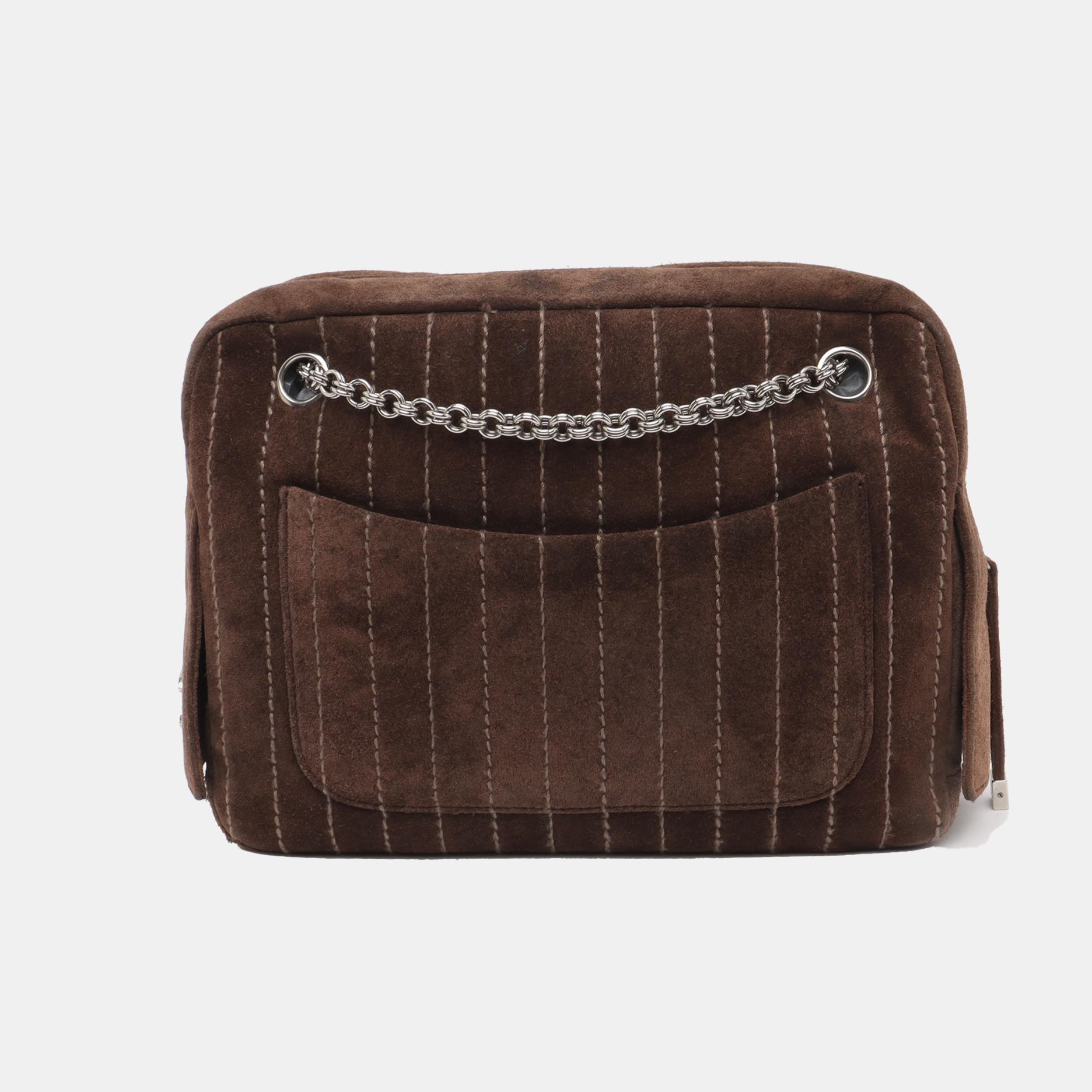 Chanel Mademoiselle Borsa fotografica cioccolato marrone scamosciato catena d'argento 2005-2006 In condizioni buone a AUBERVILLIERS, FR