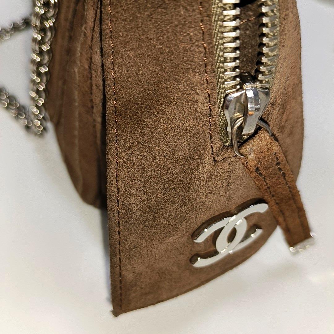 Chanel Mademoiselle Borsa fotografica cioccolato marrone scamosciato catena d'argento 2005-2006 3