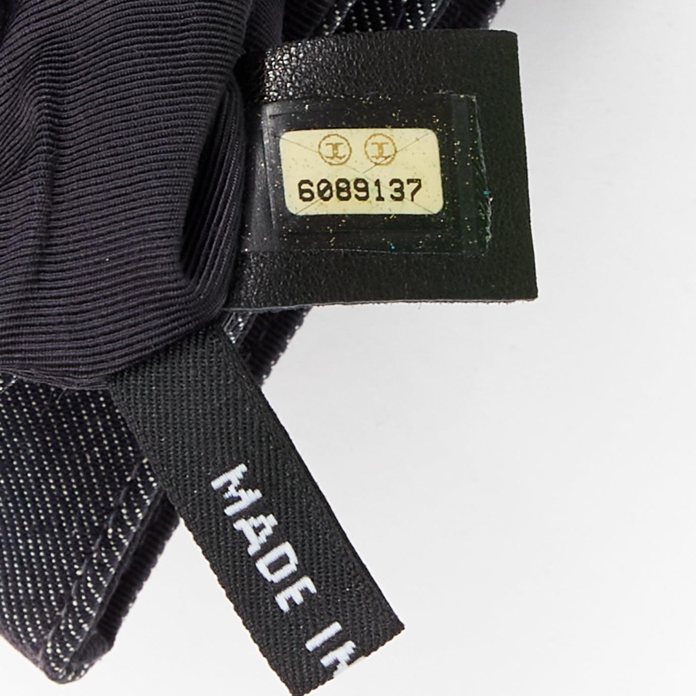 CHANEL Bolso de mano acolchado azul vaquero Mademoiselle Chocolate Bar en venta 5