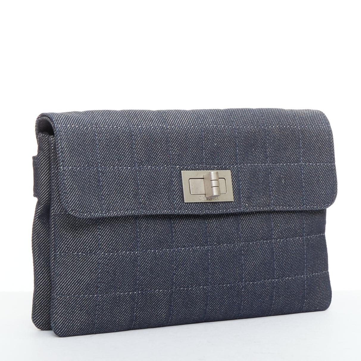CHANEL Bolso de mano acolchado azul vaquero Mademoiselle Chocolate Bar Gris en venta