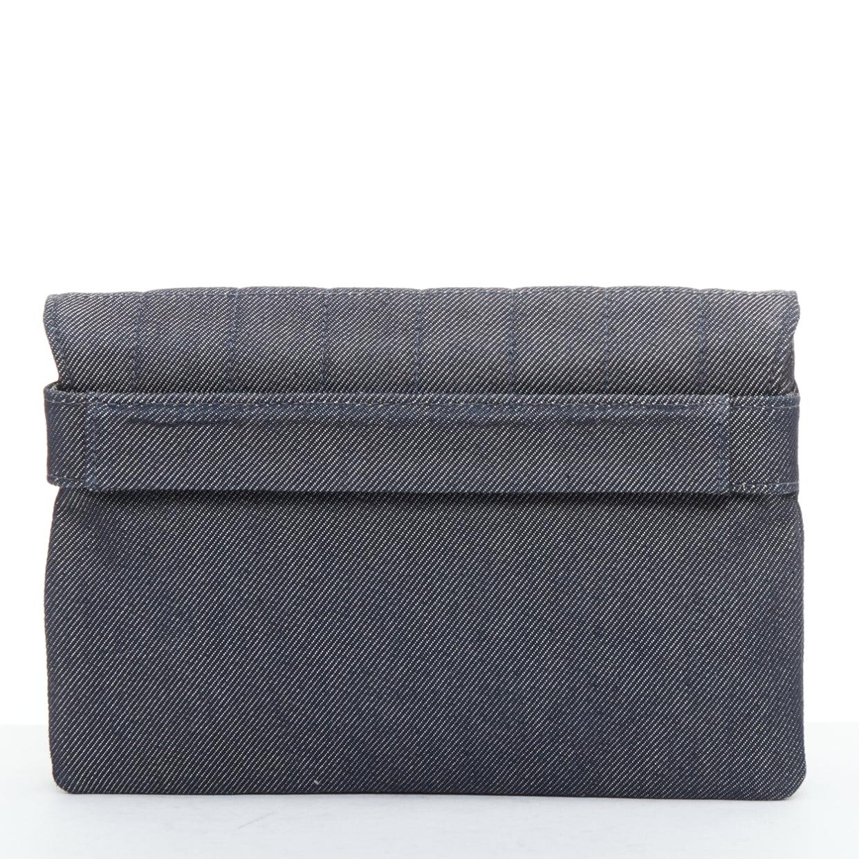 CHANEL Bolso de mano acolchado azul vaquero Mademoiselle Chocolate Bar en Bueno estado para la venta en Hong Kong, NT