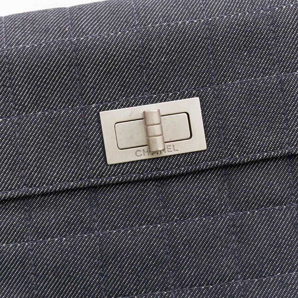 CHANEL Bolso de mano acolchado azul vaquero Mademoiselle Chocolate Bar en venta 1
