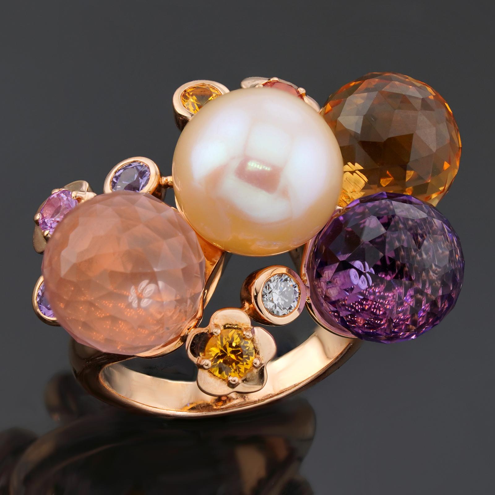 Dieser exquisite Chanel-Ring aus der schicken Mademoiselle-Kollektion ist aus 18 Karat Roségold gefertigt und mit einer Zuchtperle, einem Amethyst, einem Citrin, einem rosa Quarz und mehrfarbigen Saphiren besetzt. Hergestellt in Frankreich in den