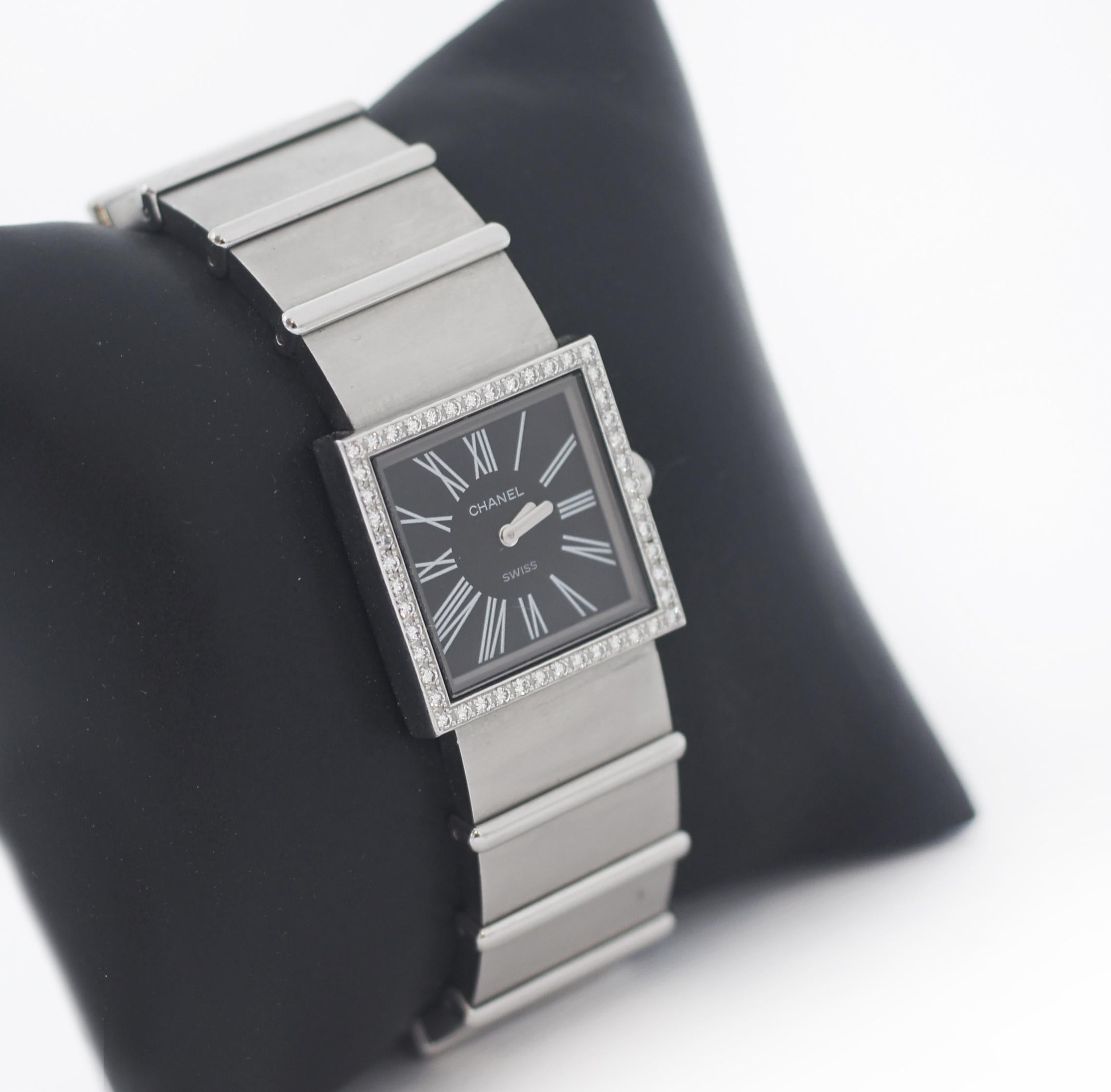 Chanel Mademoiselle Diamant-Lünette-Uhr mit Lünette (Rundschliff) im Angebot