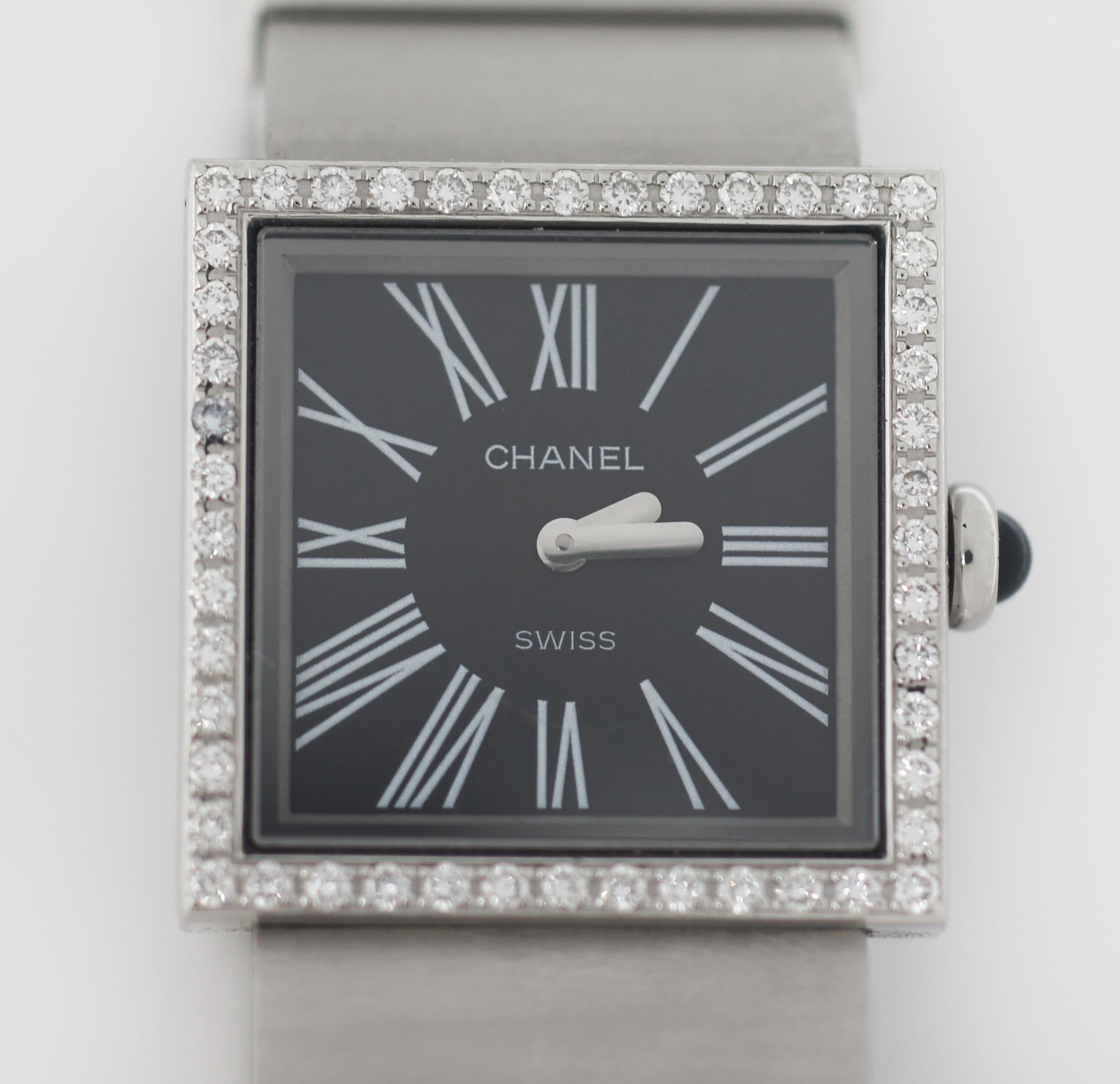 Chanel Mademoiselle Diamant-Lünette-Uhr mit Lünette im Zustand „Gut“ im Angebot in San Fernando, CA
