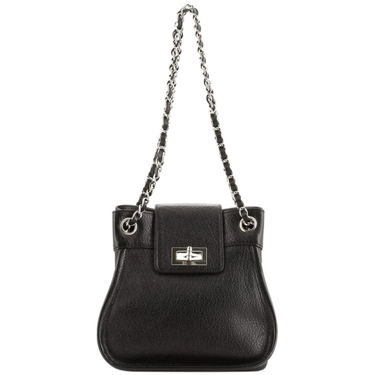 Chanel Mademoiselle Lock Akkordeon Umhängetasche Leder Klein