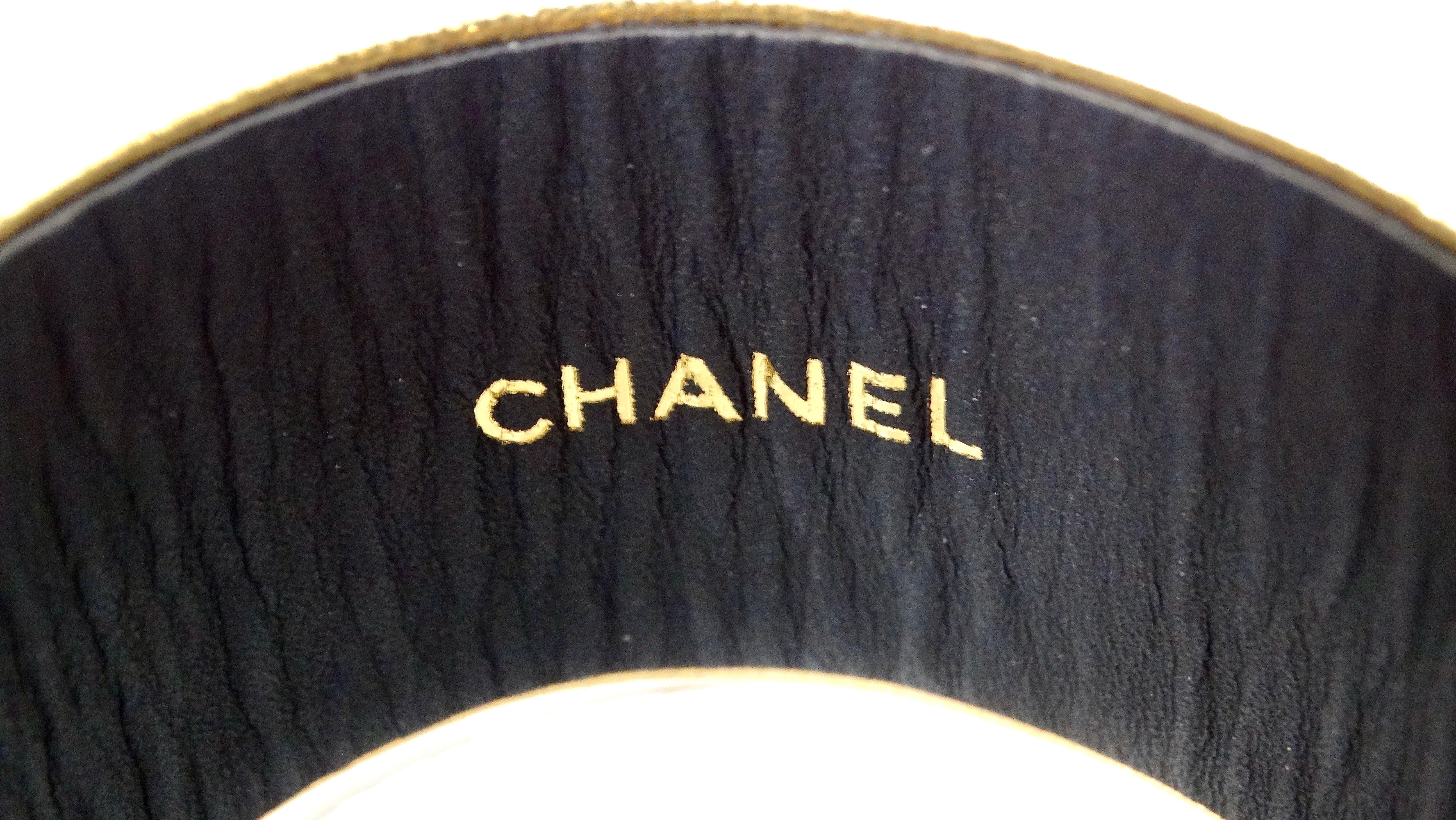 Chanel Mademoiselle Privé Bouton Camée Secret Orologio #1 di 5 in vendita 7