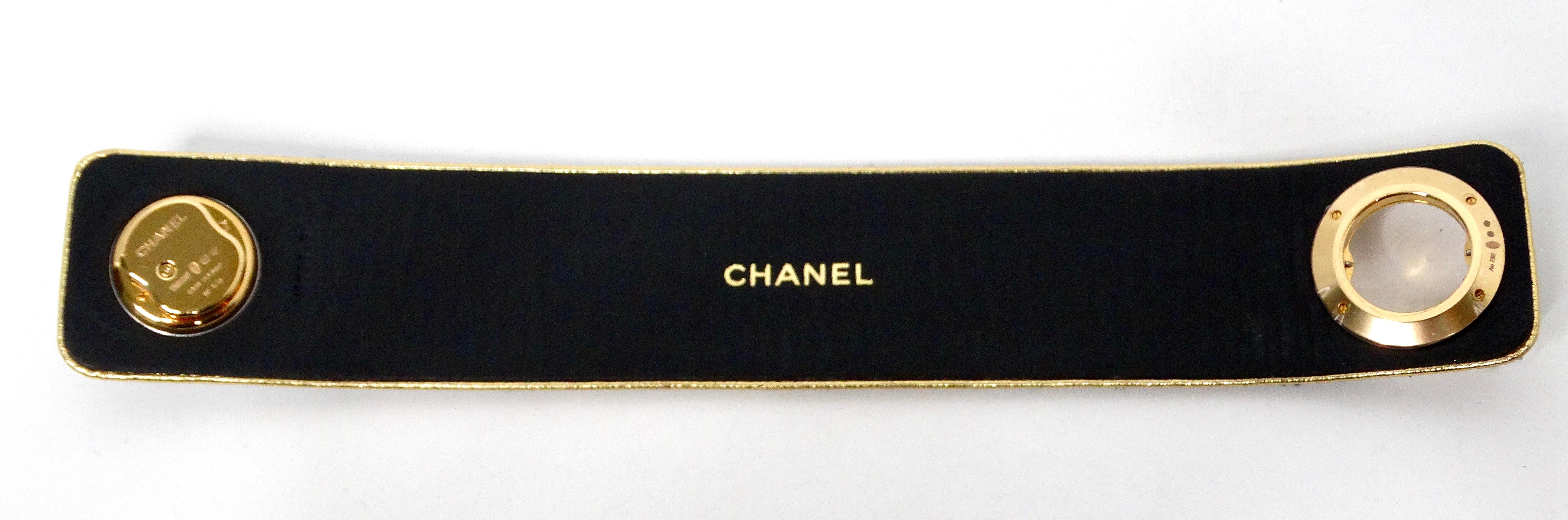 Chanel Mademoiselle Privé Bouton Camée Secret Orologio #1 di 5 in vendita 8