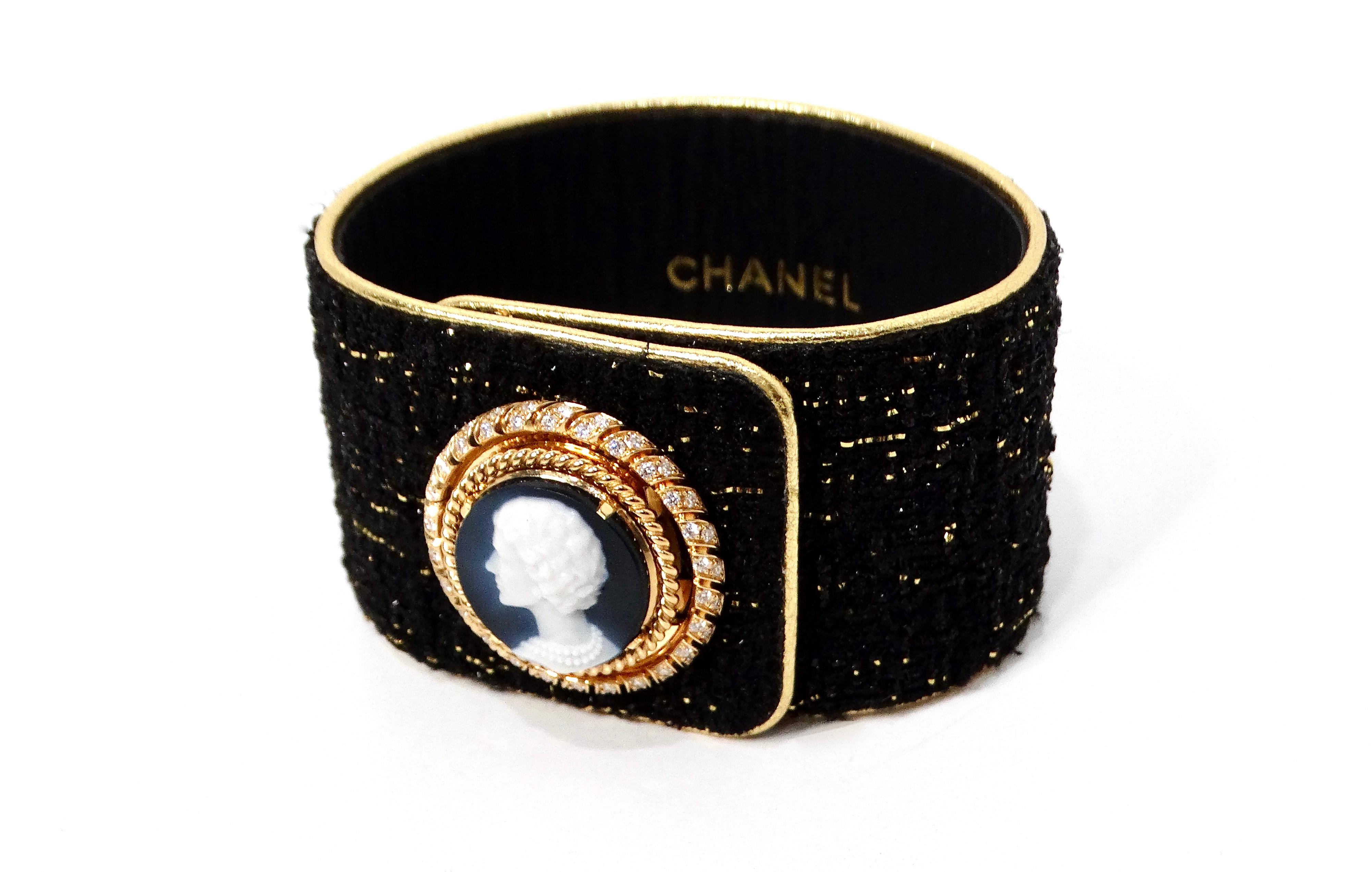 Chanel Mademoiselle Privé Bouton Camée Secret Orologio #1 di 5 In condizioni buone in vendita a Scottsdale, AZ