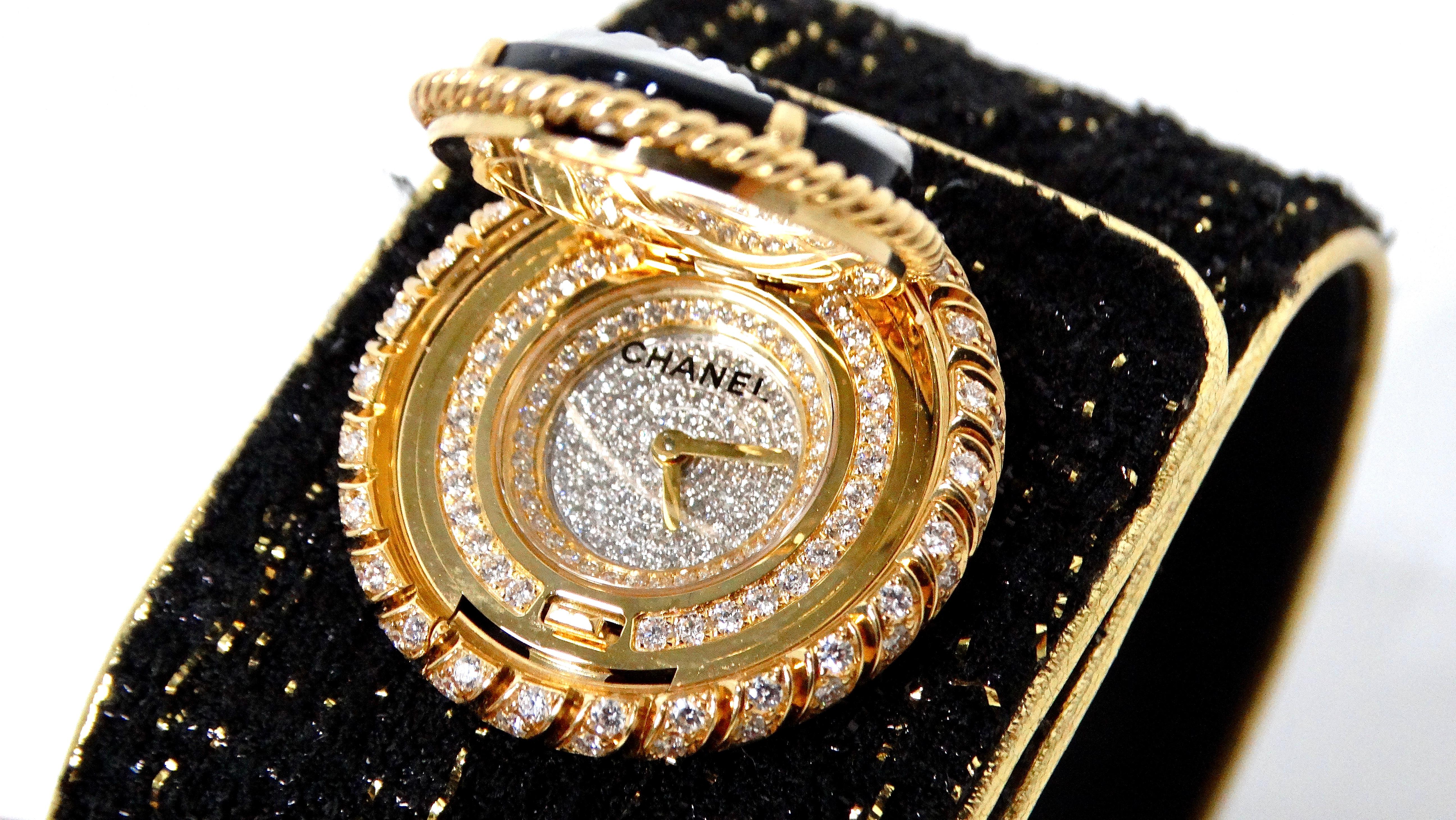 Donna Chanel Mademoiselle Privé Bouton Camée Secret Orologio #1 di 5 in vendita