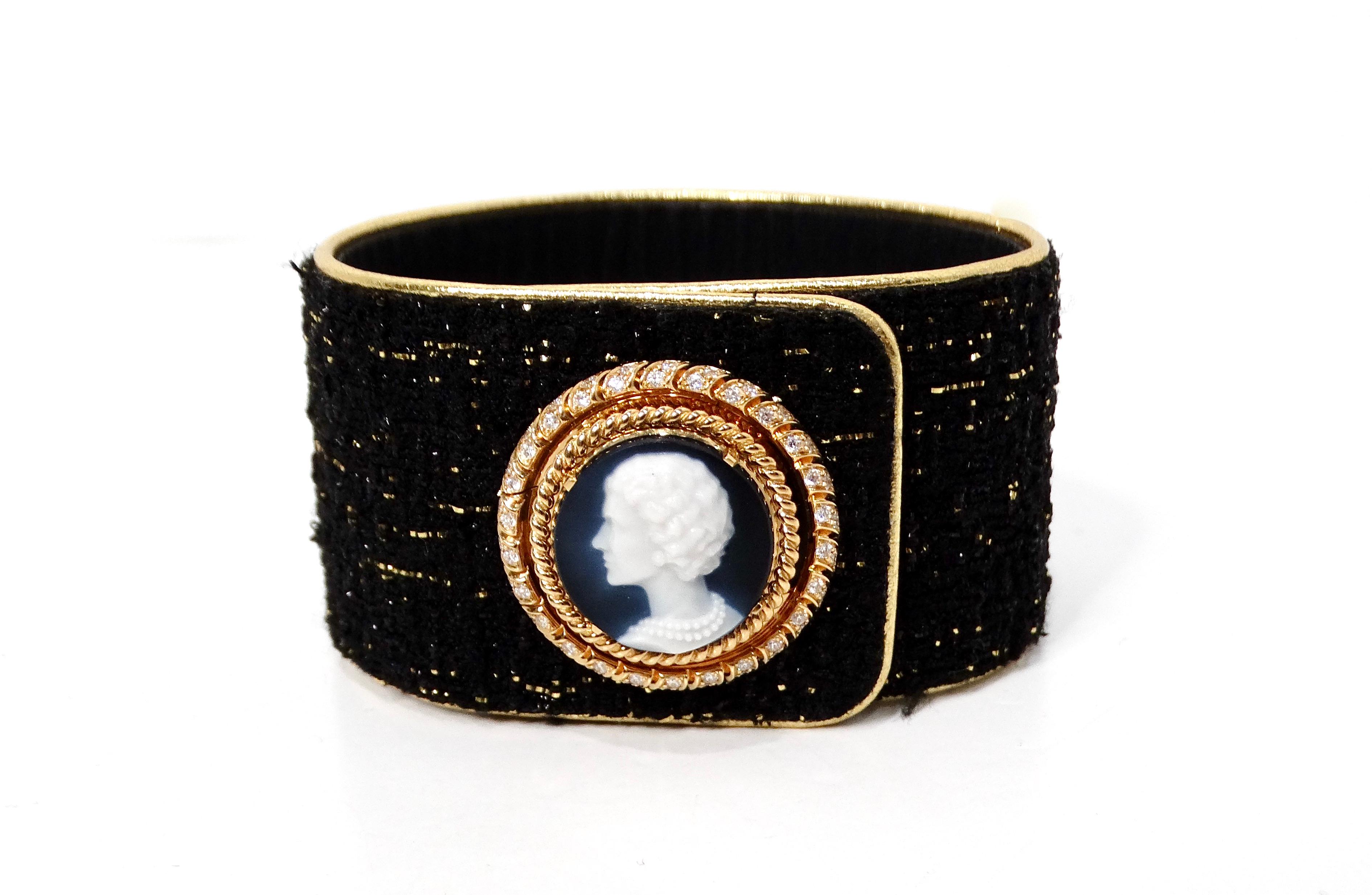 Chanel Mademoiselle Privé Bouton Camée Secret Orologio #1 di 5 in vendita 1