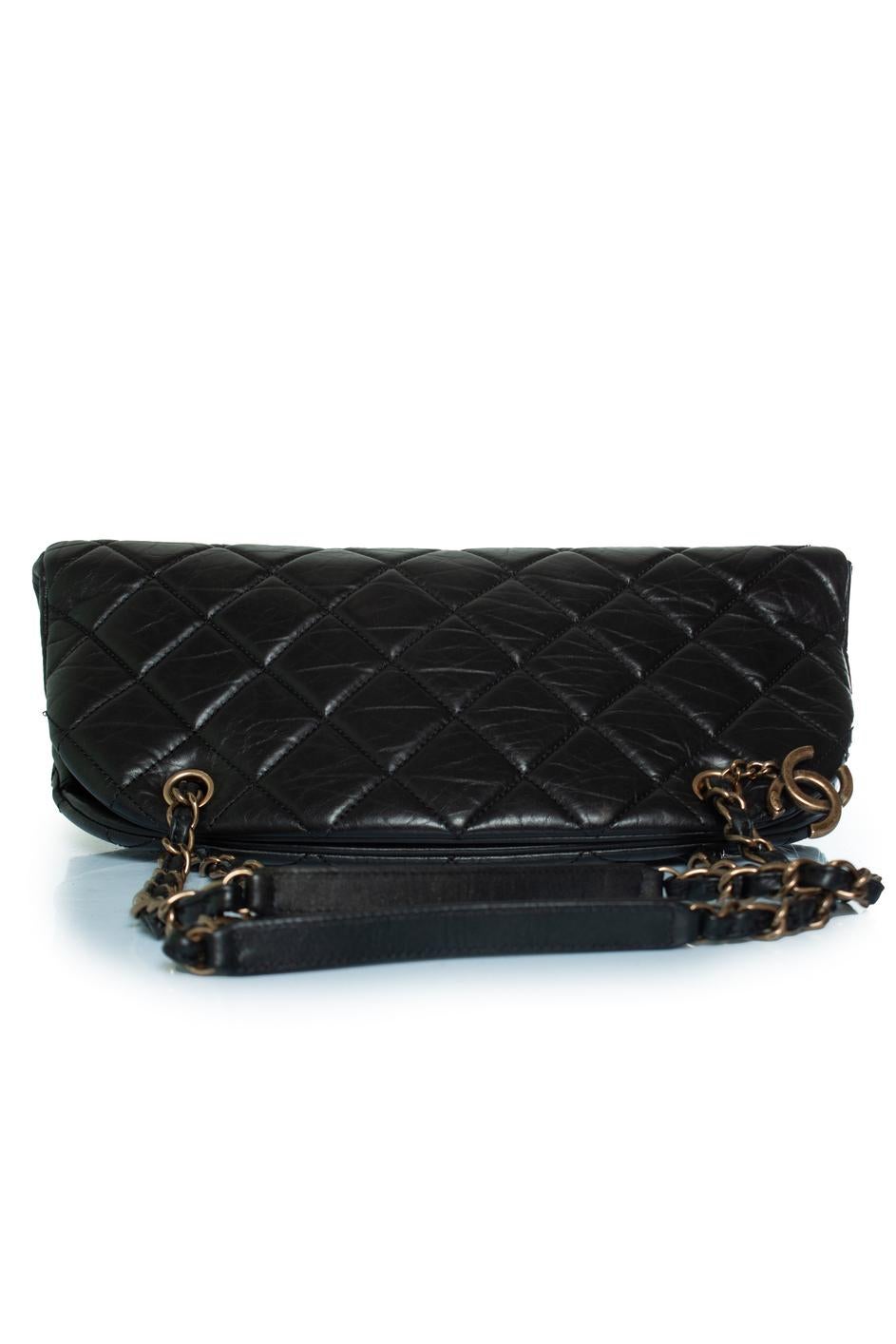 Chanel, bolso mademoiselle en negro en venta 9