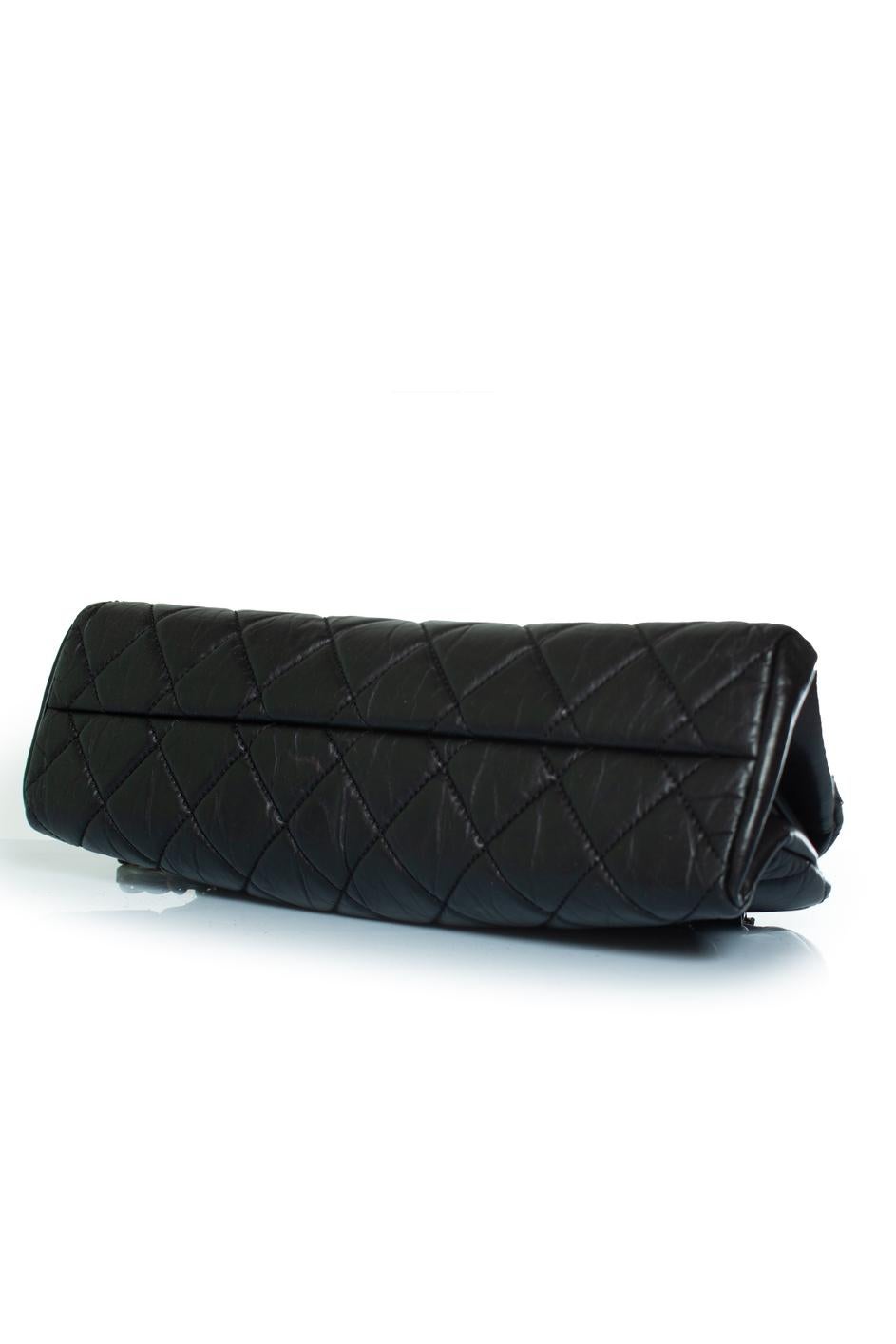 Chanel, bolso mademoiselle en negro en venta 10
