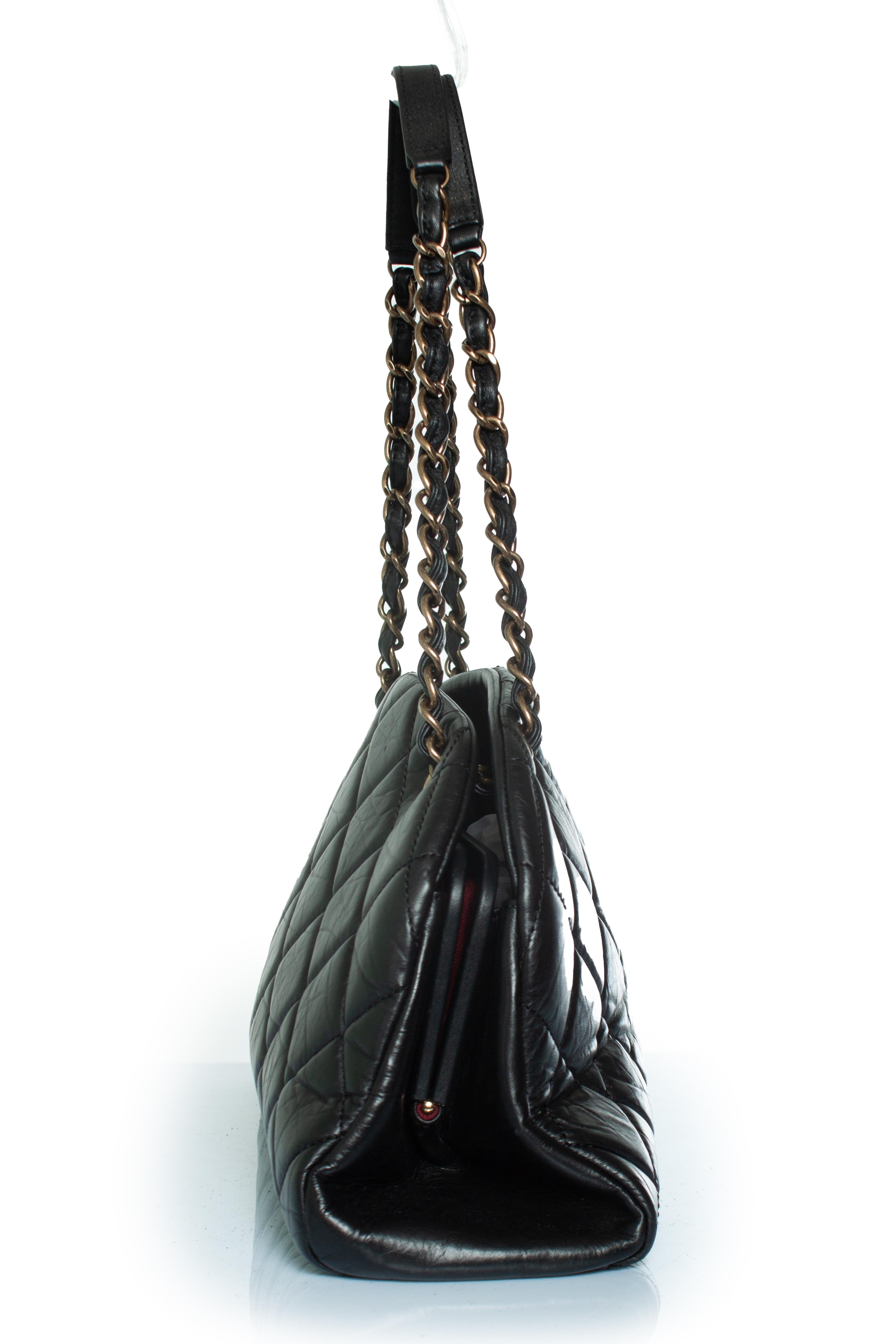 Chanel, bolso mademoiselle en negro en venta 2