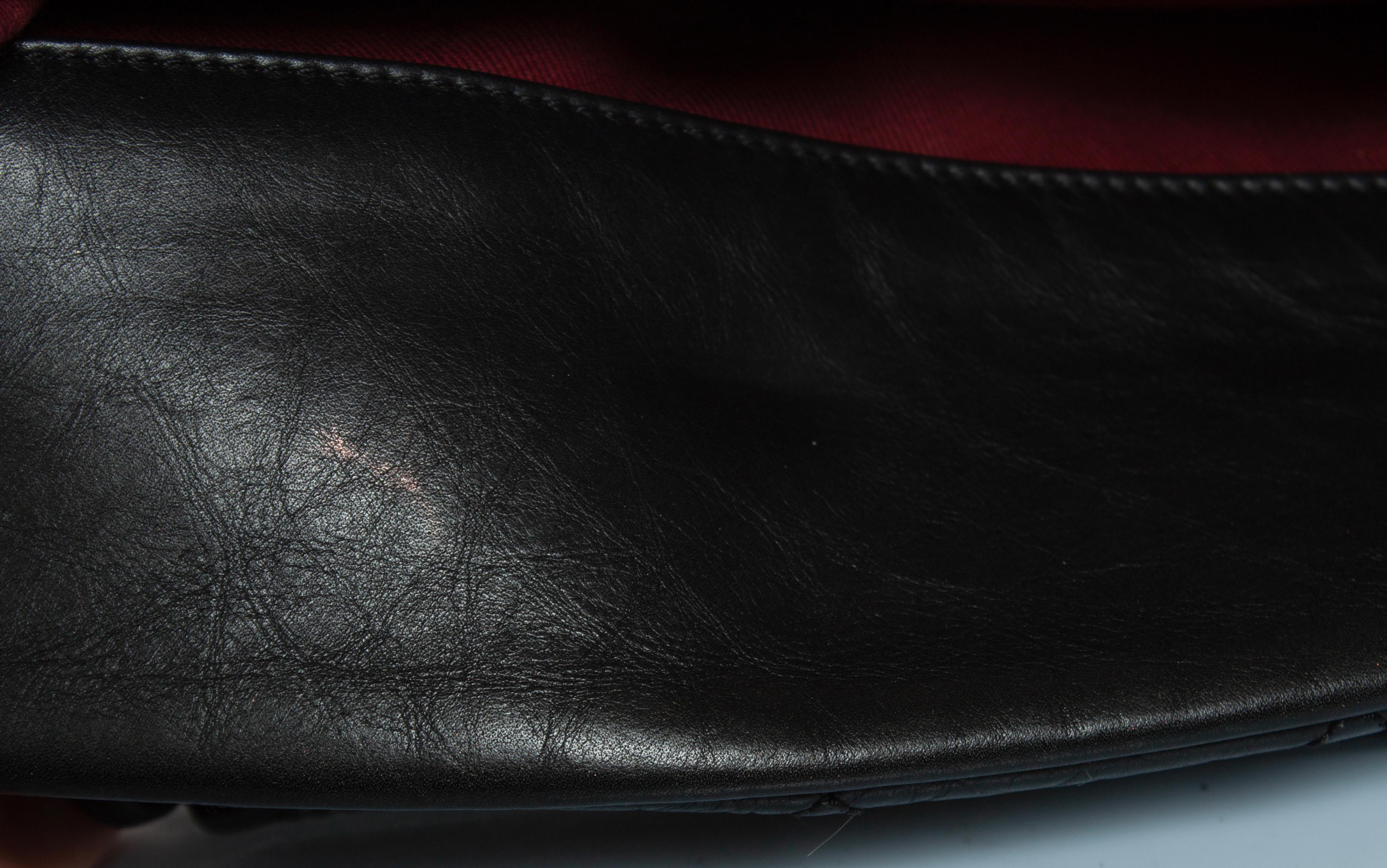 Chanel, bolso mademoiselle en negro en venta 4