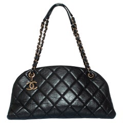 Chanel, bolso mademoiselle en negro