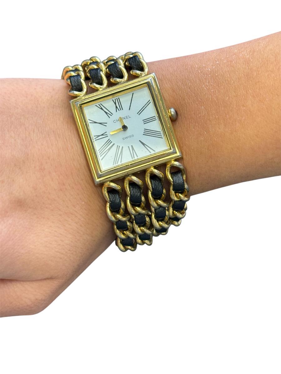 Montre Chanel Mademoiselle Or jaune 18K et chaîne en cuir noir Excellent état - En vente à Great Neck Plaza, NY