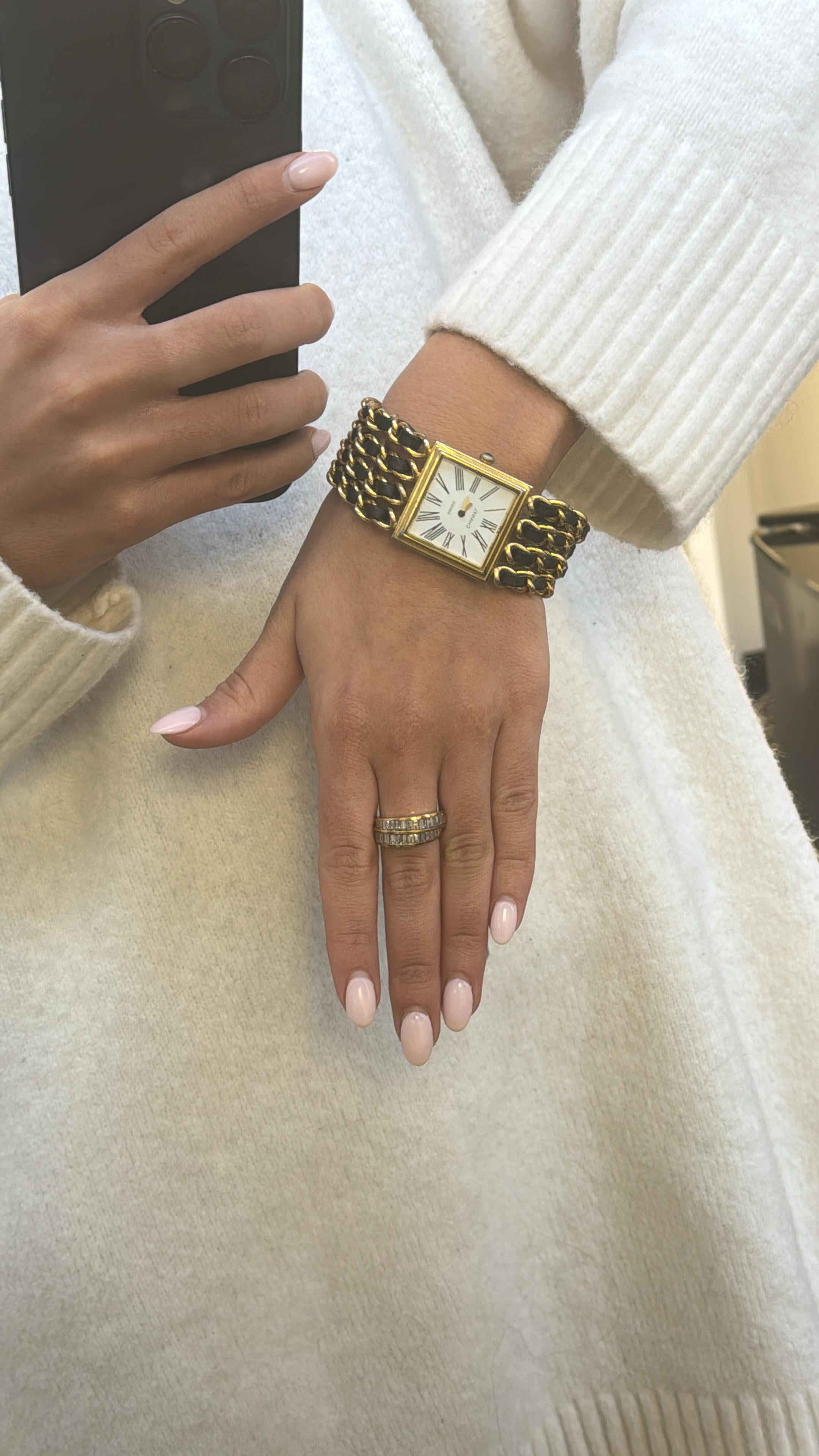 Montre Chanel Mademoiselle Or jaune 18K et chaîne en cuir noir en vente 1