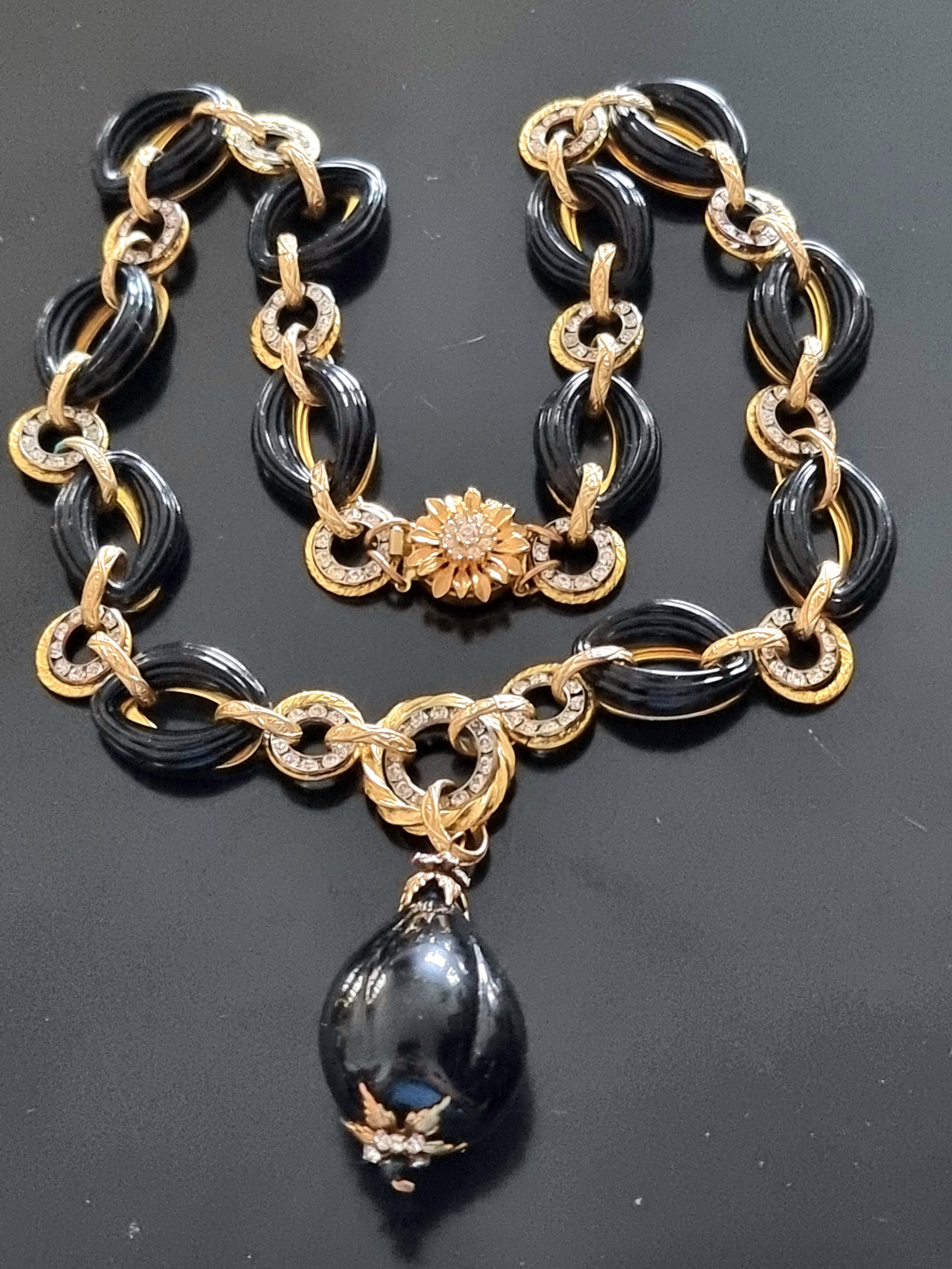 Women's CHANEL, Magnificent vintage NECKLACE, High Fashion, France For Sale