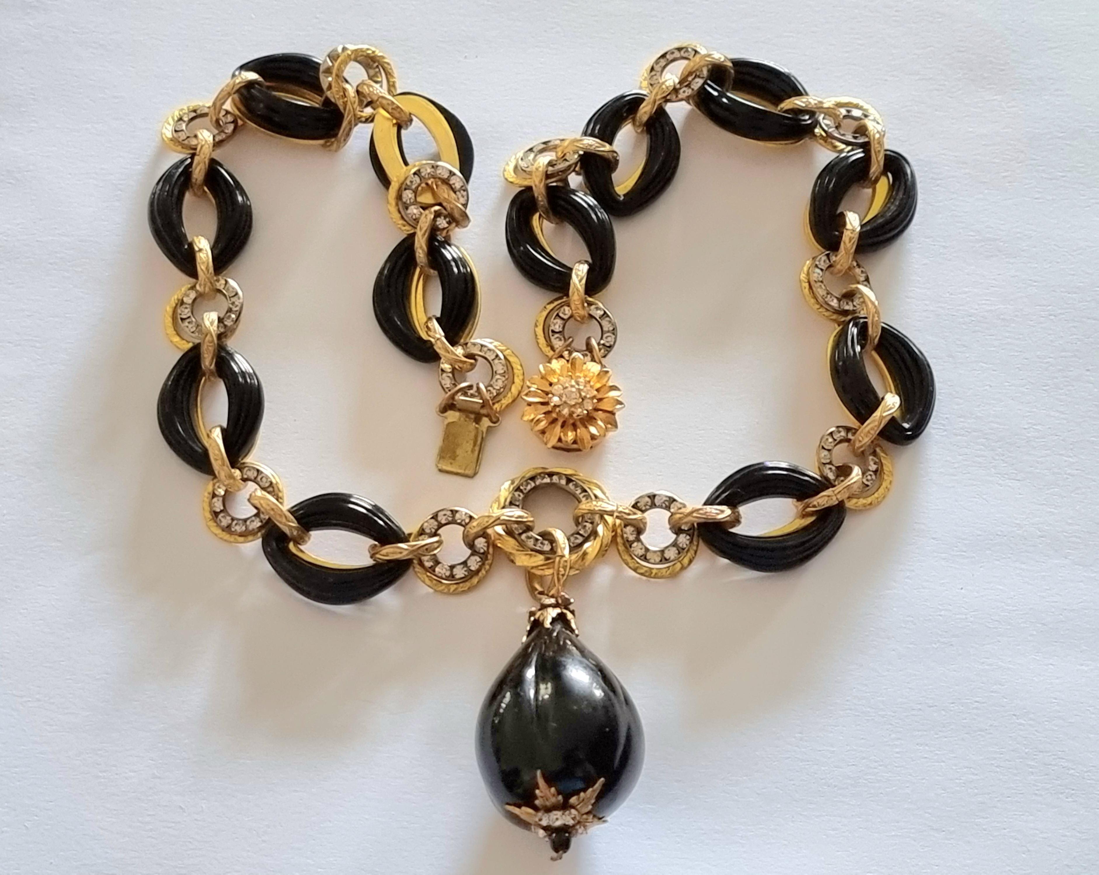 CHANEL, Magnificent vintage NECKLACE, High Fashion, France 1