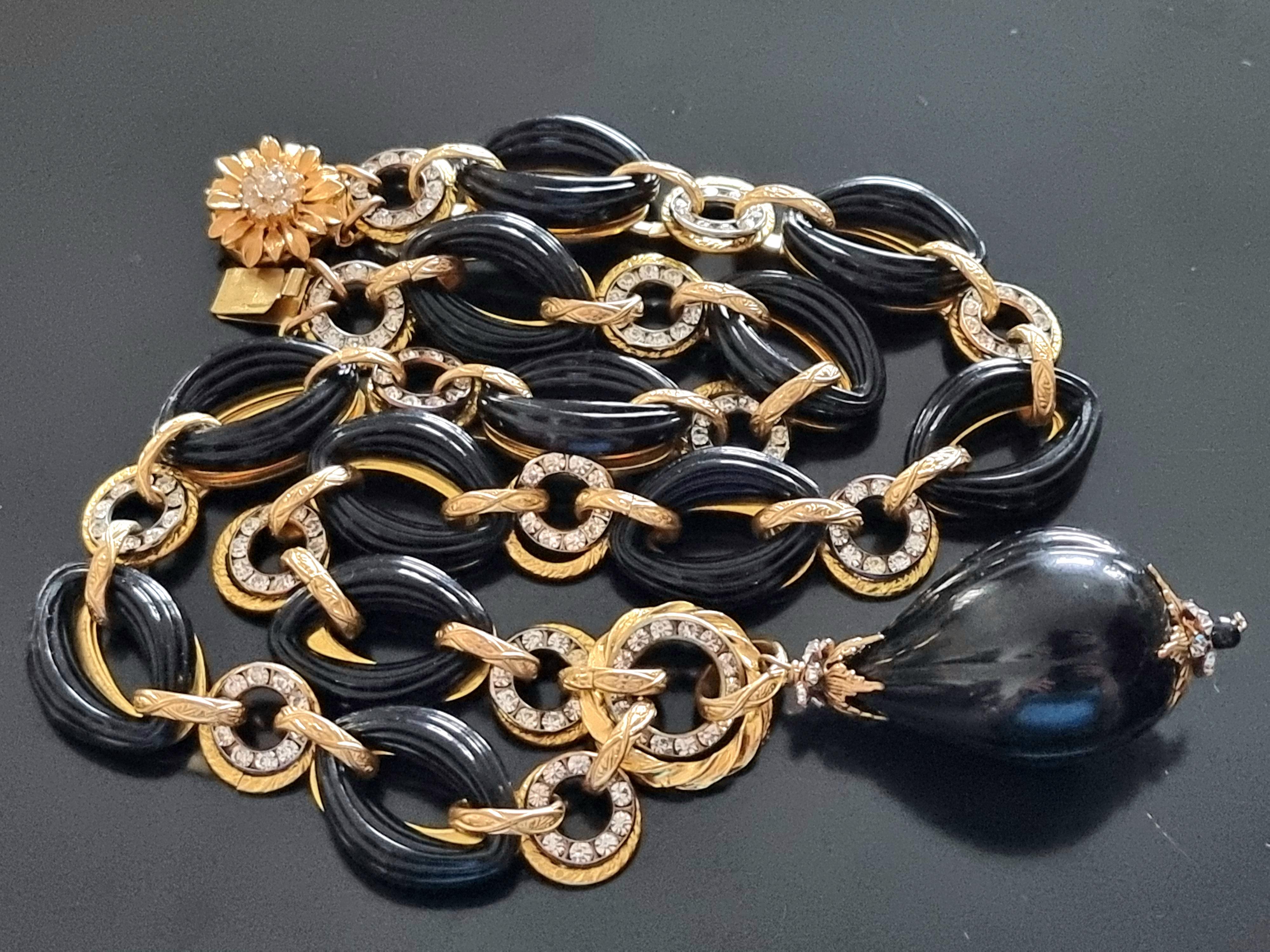 CHANEL, Magnificent vintage NECKLACE, High Fashion, France 2
