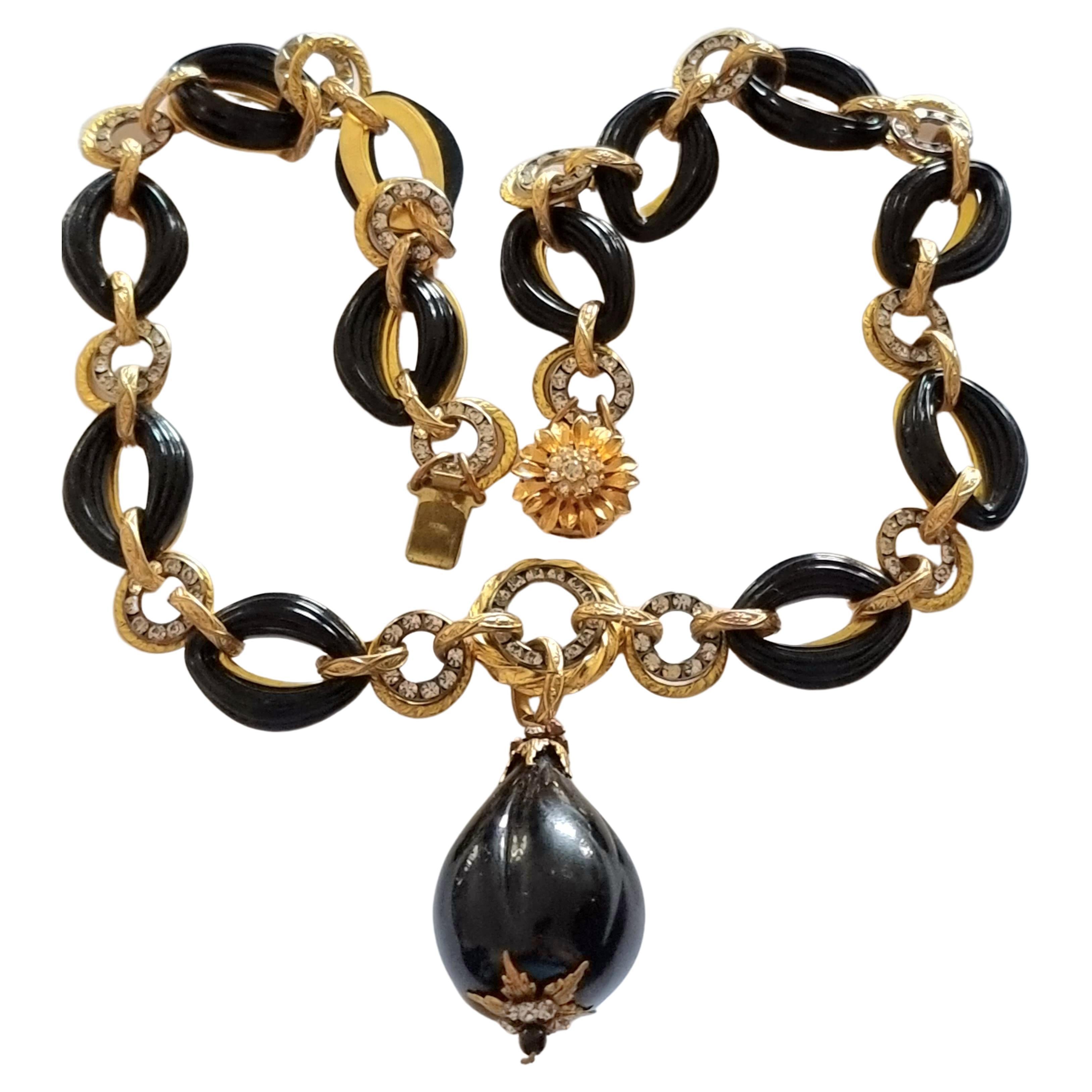 Brown Chanel Deauville Tote Bag, paire de clips d oreilles chanel baroque  grand modele en or blanc diamants et perles