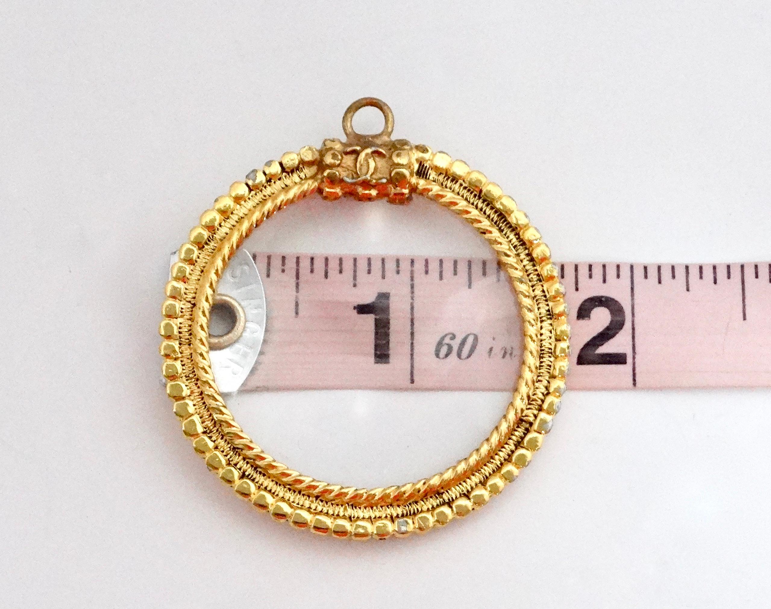 Chanel - Pendentif loupe plaqué or en vente 1