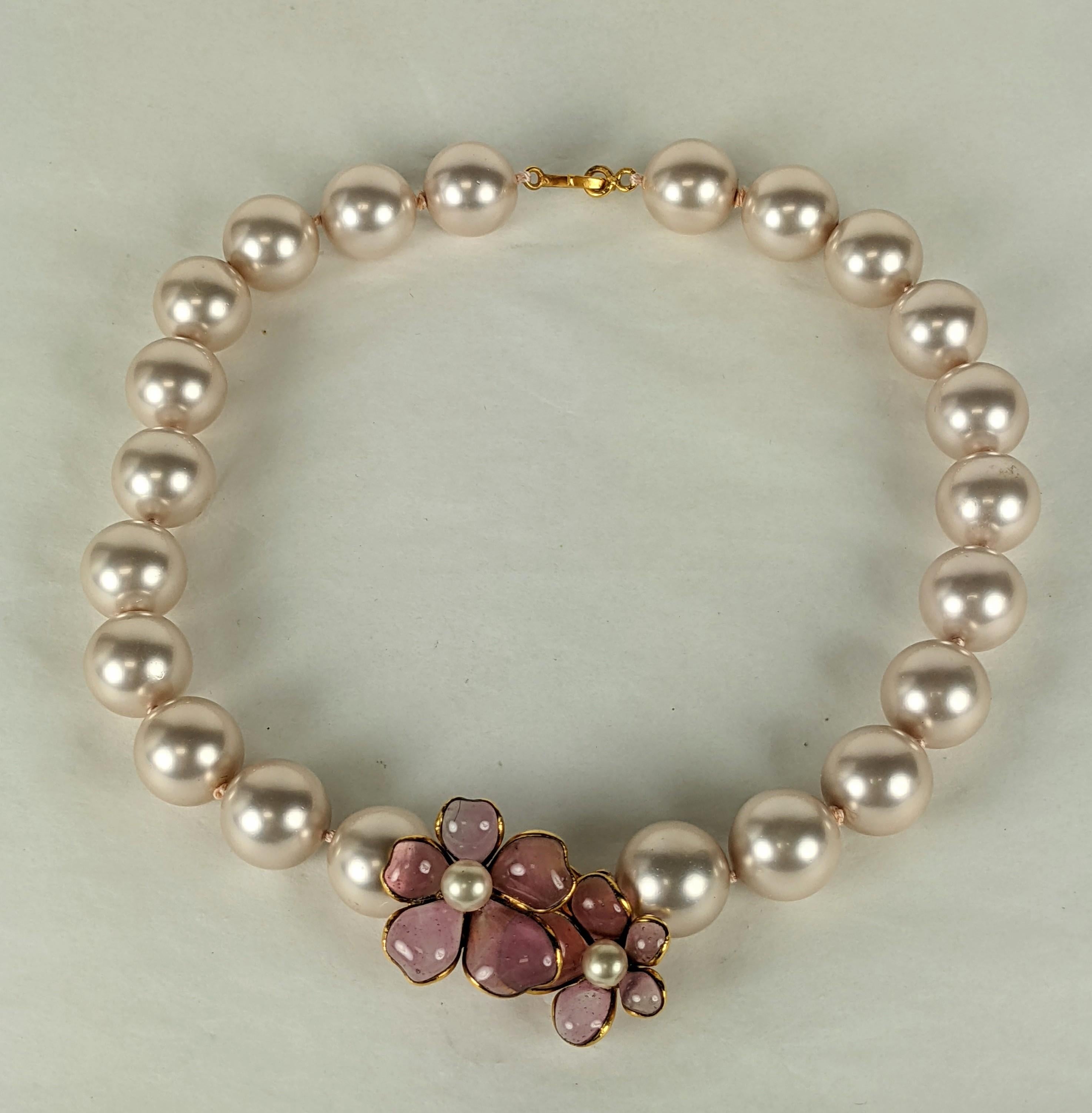 Chanel necklace with pale rose poured glass double flower motif on hand knotted 15 mm high quality Maison Gripoix handmade pinky beige toned faux pearls.
Length: 16.5