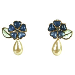 Fermagli per orecchie con fiori romantici Chanel Maison Gripoix for Chanel