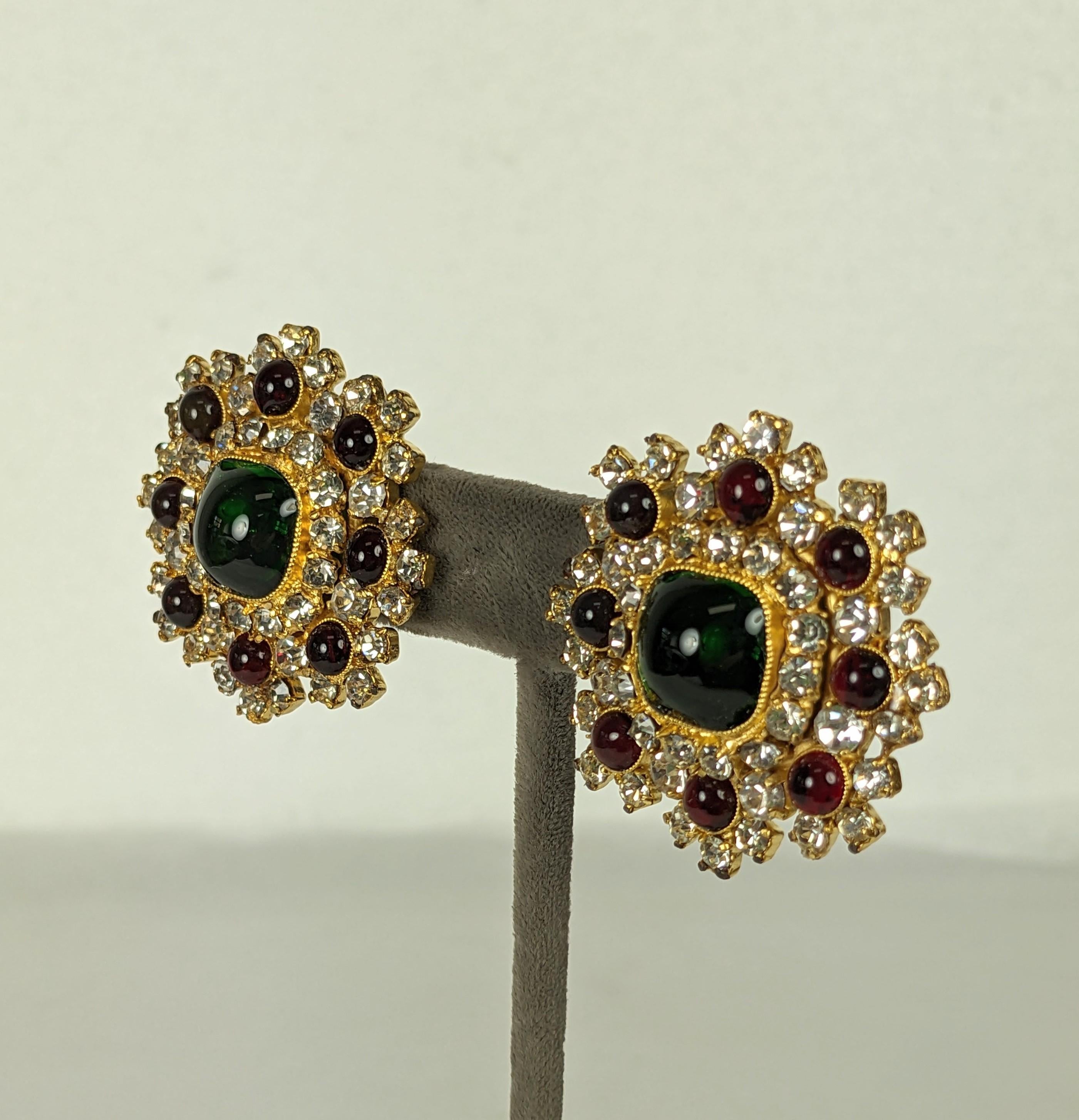 Chanel Maison Gripoix Rubin und Smaragd Pate de Verre Ohrringe für Damen oder Herren im Angebot