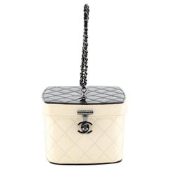 Chanel Trousse de maquillage Minaudiere Quilted Patent Mini