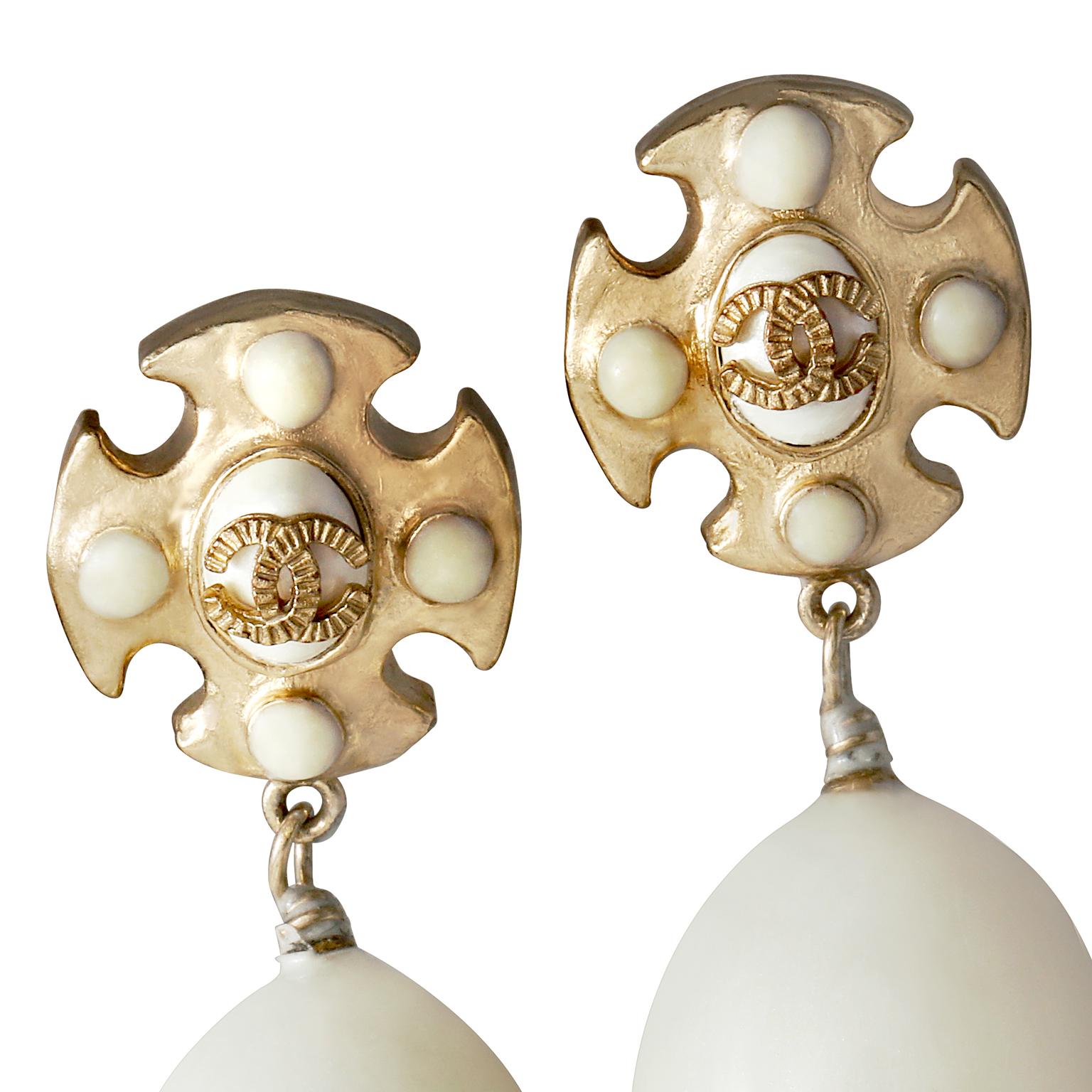 chanel pearl drop earrings