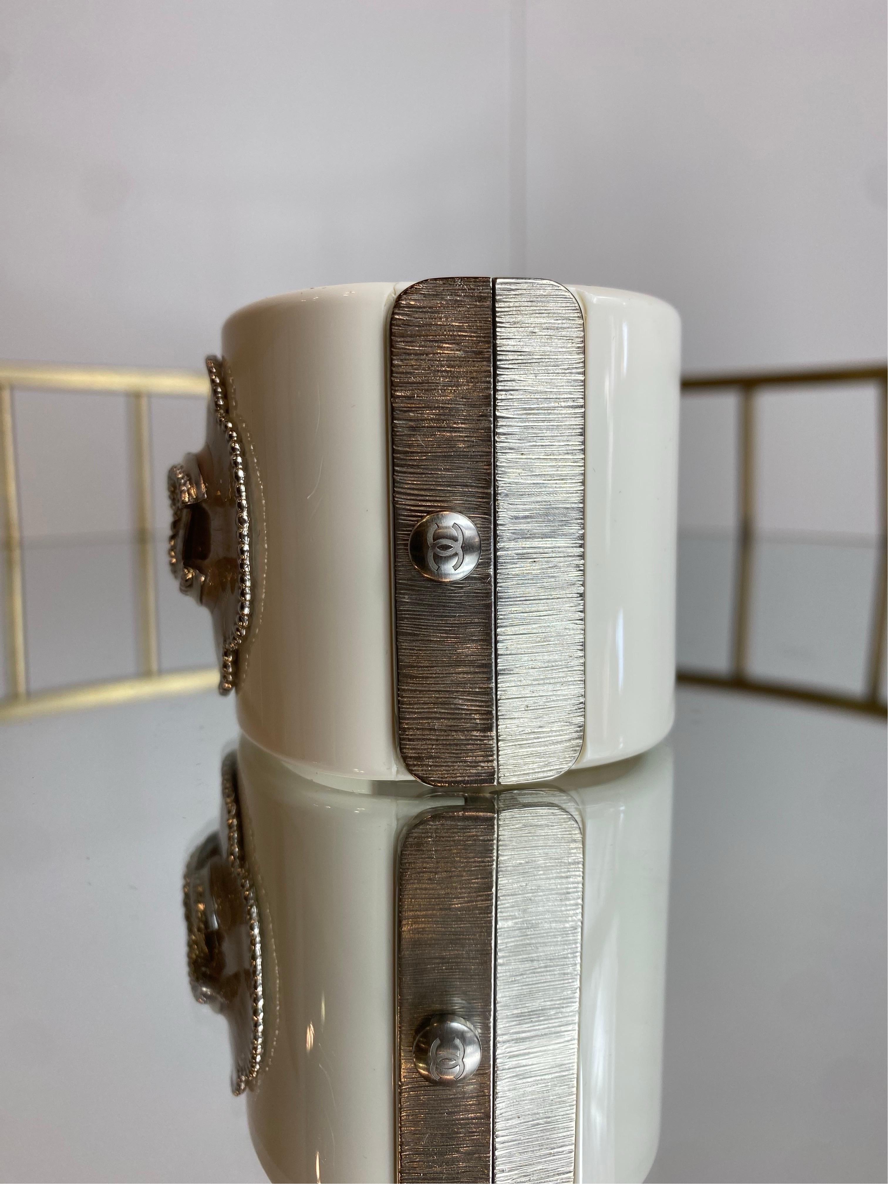 Women's or Men's Chanel Manchette White and silver Bracelet