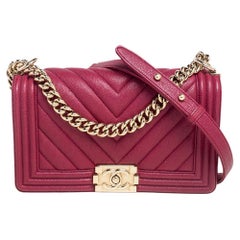 Chanel Maroon Chevron Kaviar Leder Medium Boy Klappentasche