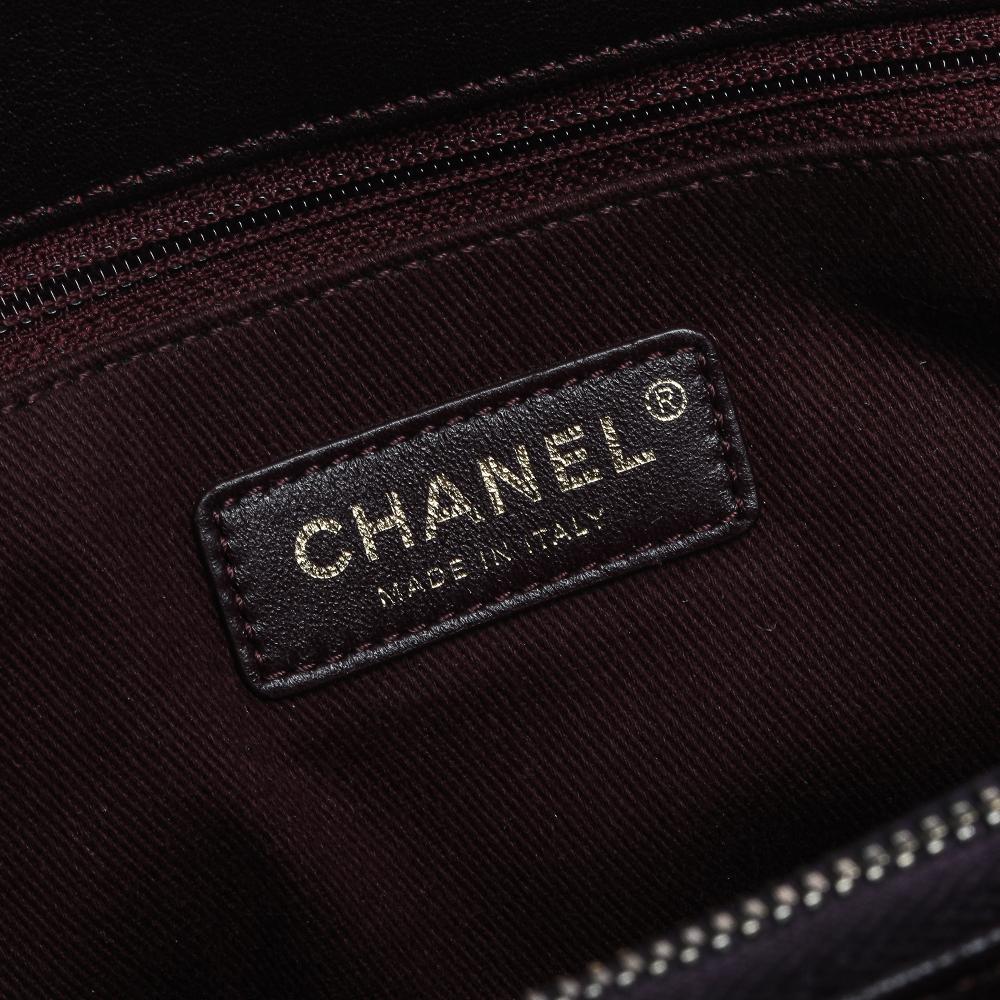 Chanel Maroon Leather Large Trapezio Flap Bag In Good Condition In Dubai, Al Qouz 2