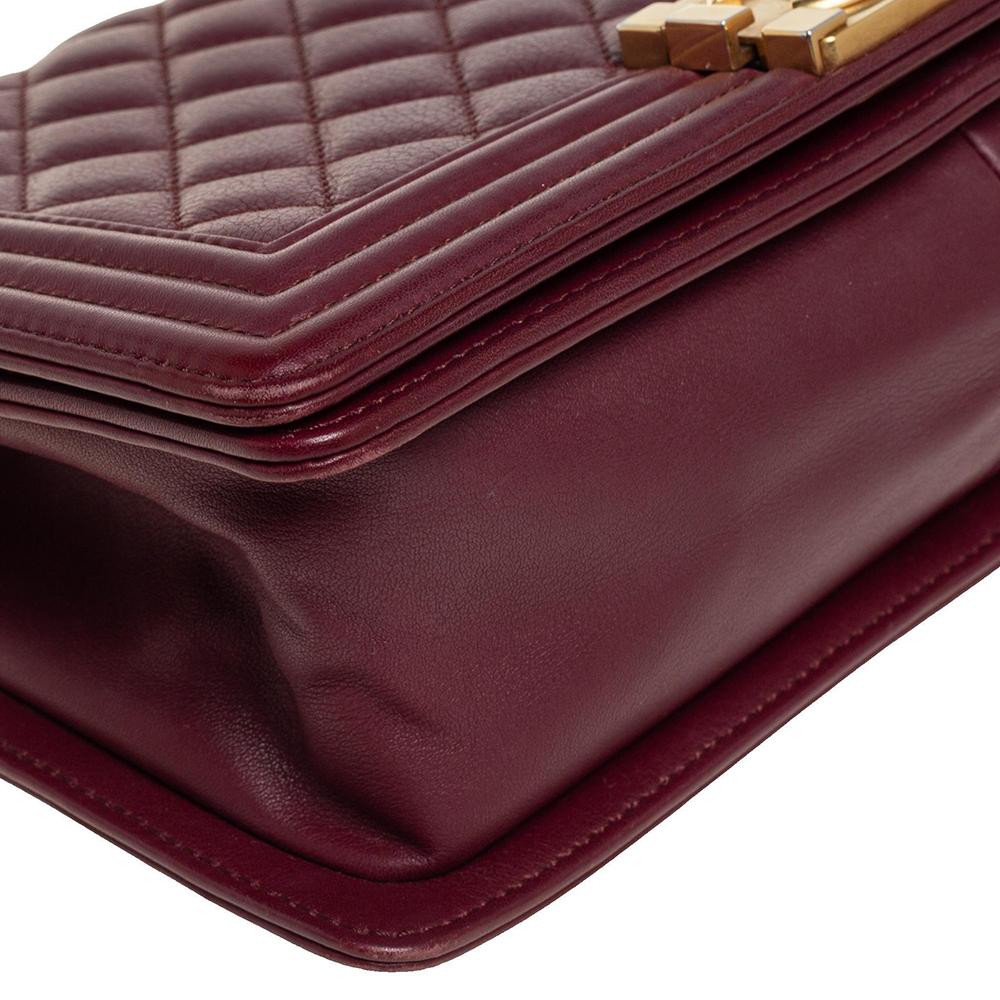 Chanel Maroon Gesteppte Leder Tasche Medium Boy 5