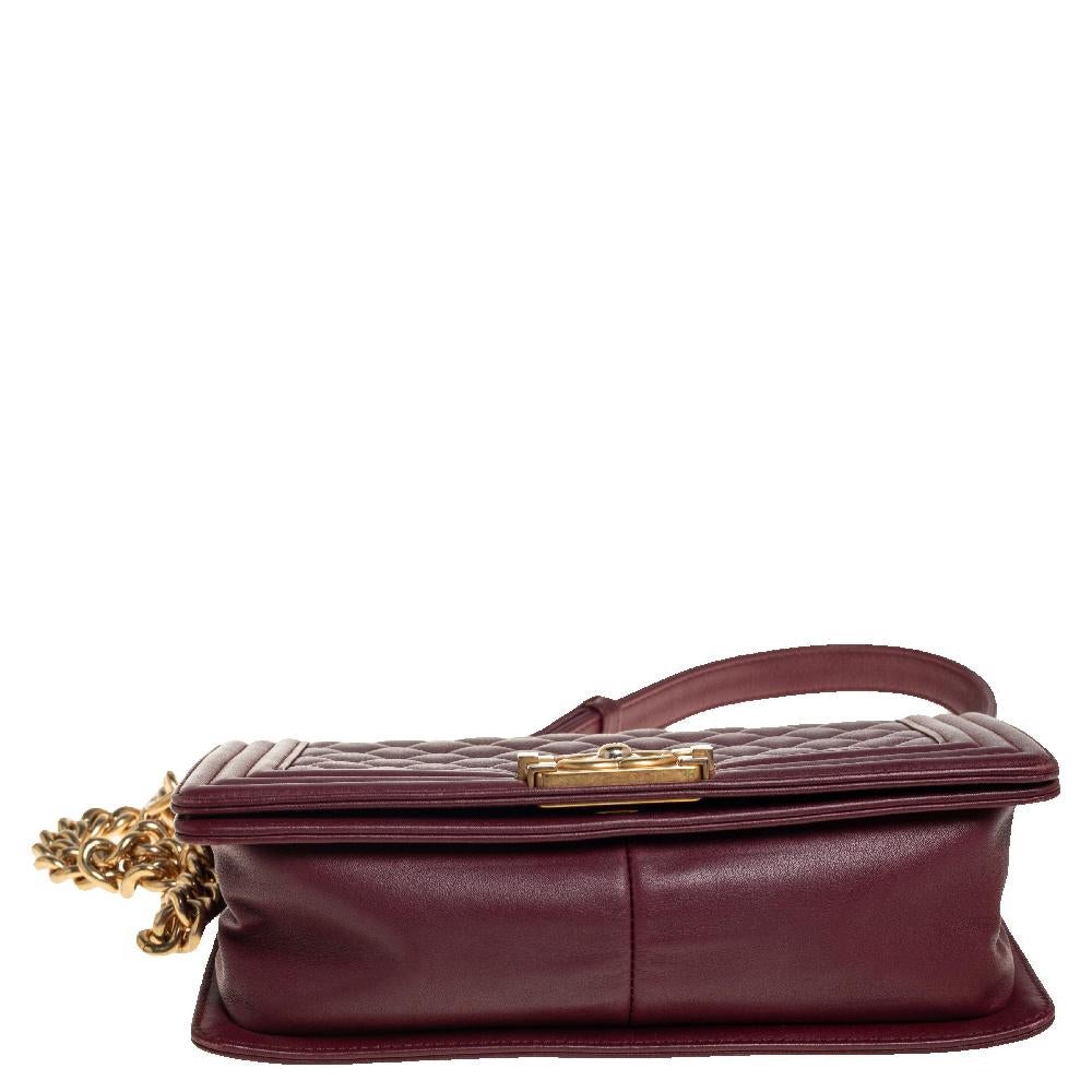 Chanel Maroon Gesteppte Leder Tasche Medium Boy 7