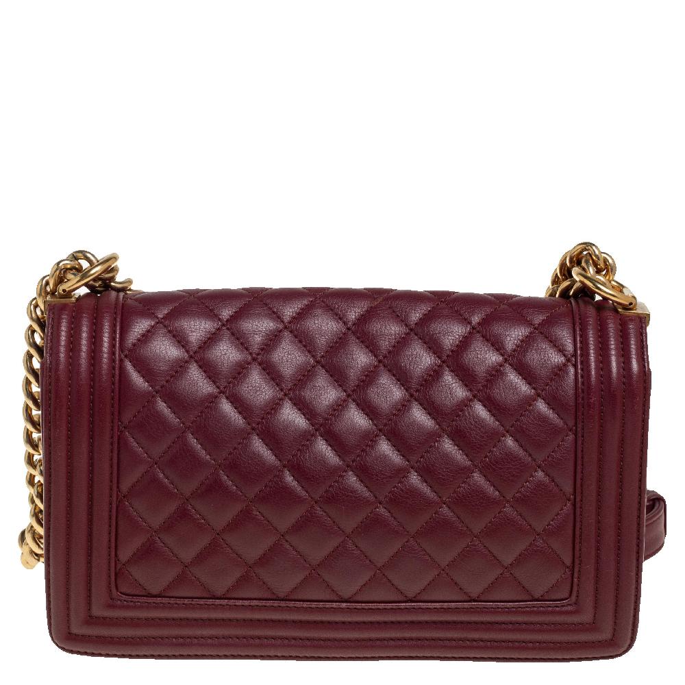 Every Chanel creation deserves to be etched with honor in the history of fashion as they carry irreplaceable style. Like this stunner of a Boy Flap that has been exquisitely crafted from quilted leather. It does not only bring a maroon shade but