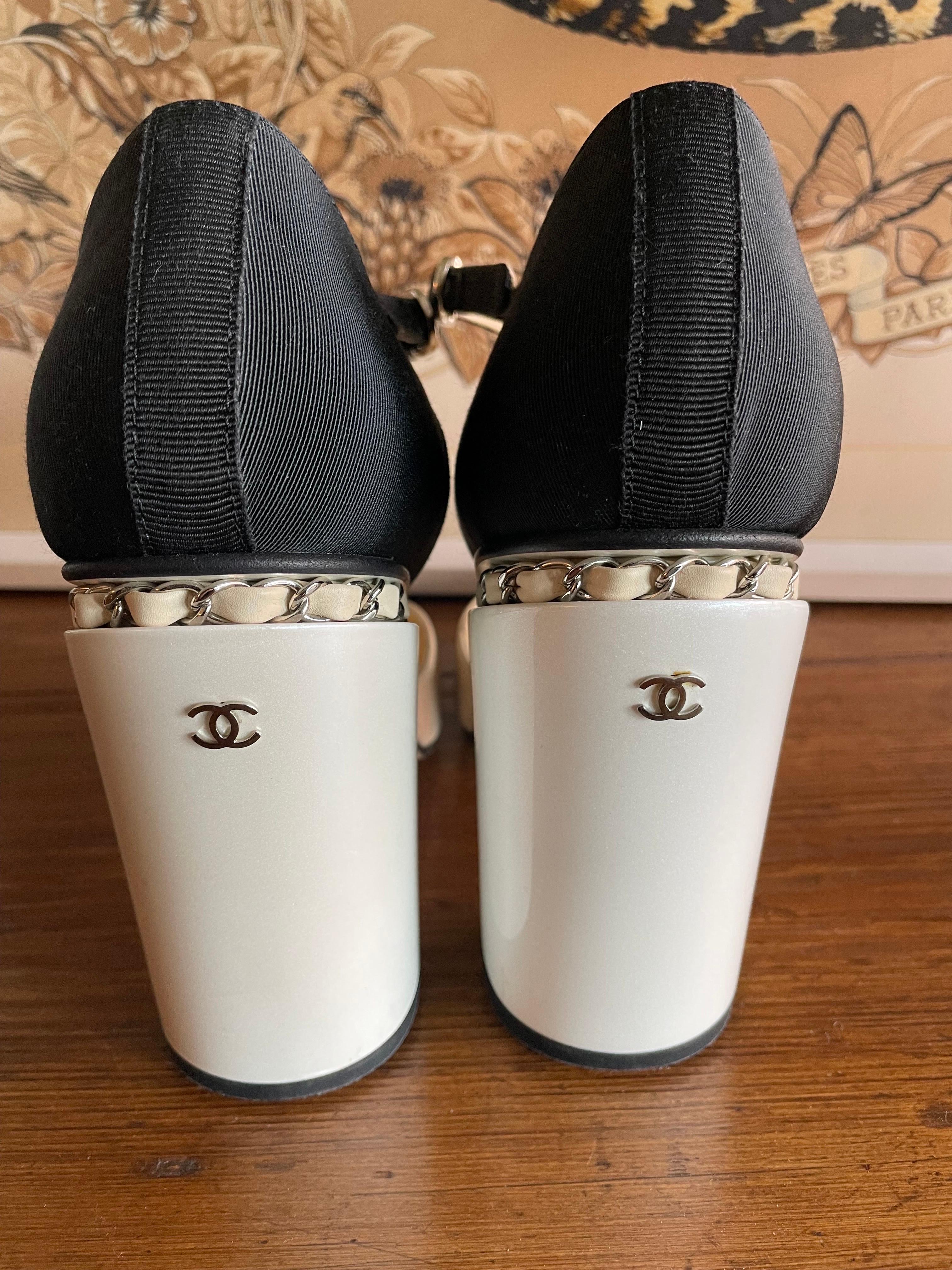 Chanel Mary Jane leather shoes. In Good Condition In Carnate, IT
