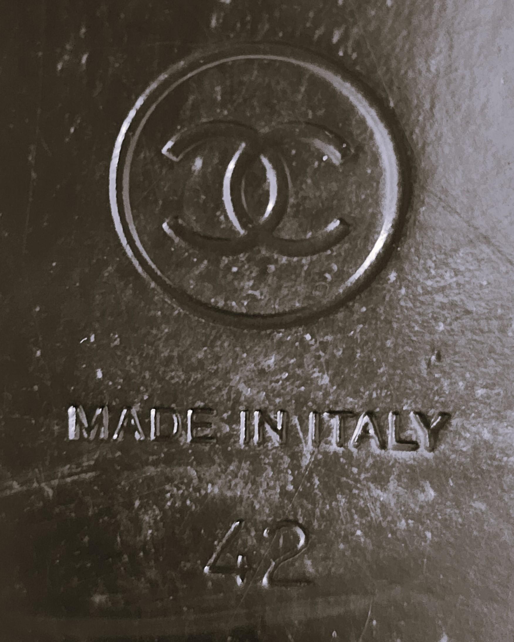 Chanel Mary Janes Chaussures ouvertes Beige Noir taille 42 avec CC doré en vente 7